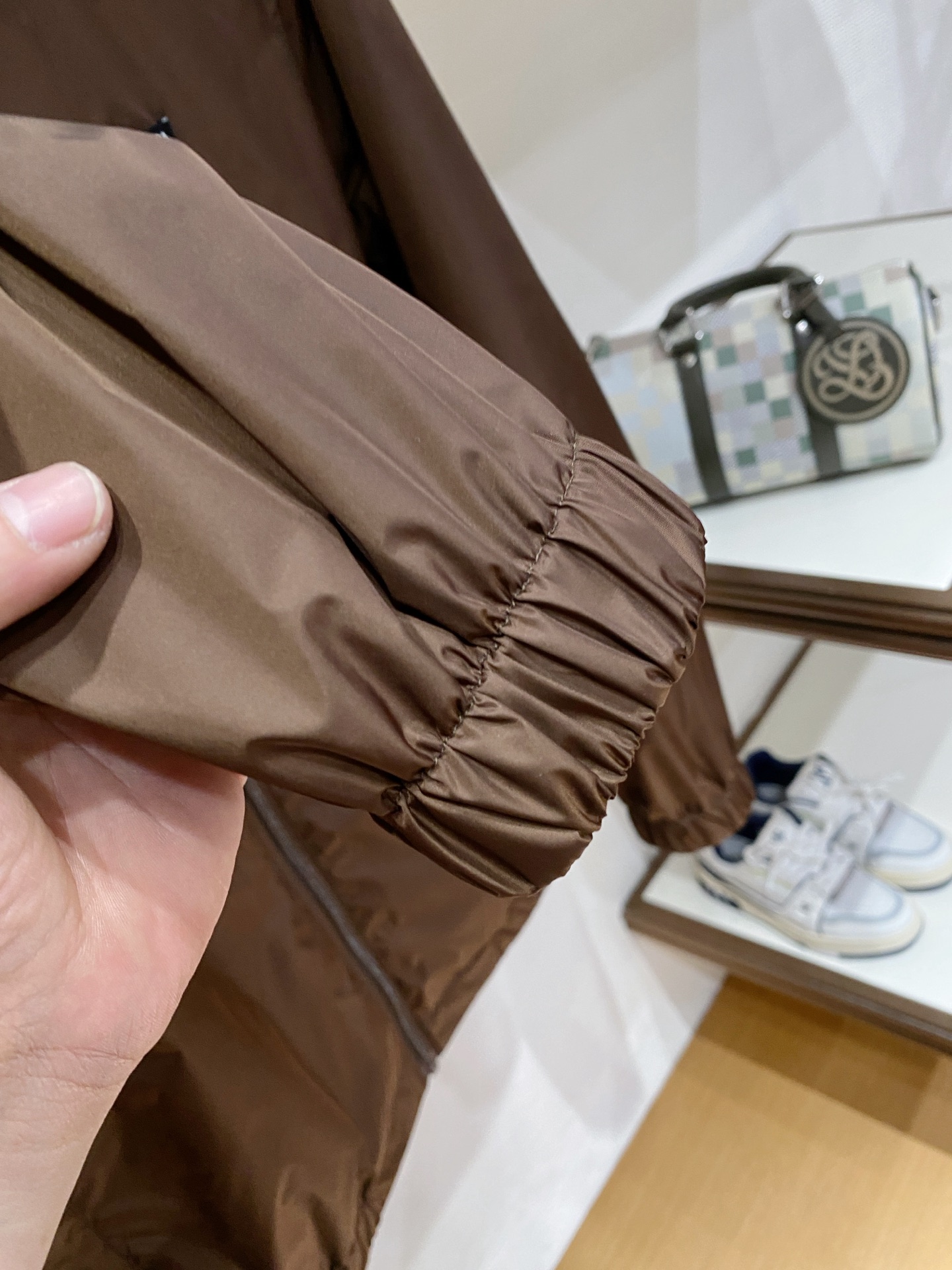 Prada 普拉达 2026ss春夏新款连帽休闲夹克外套，专柜同步新品发售，商务休闲两不误！三角标彰显品