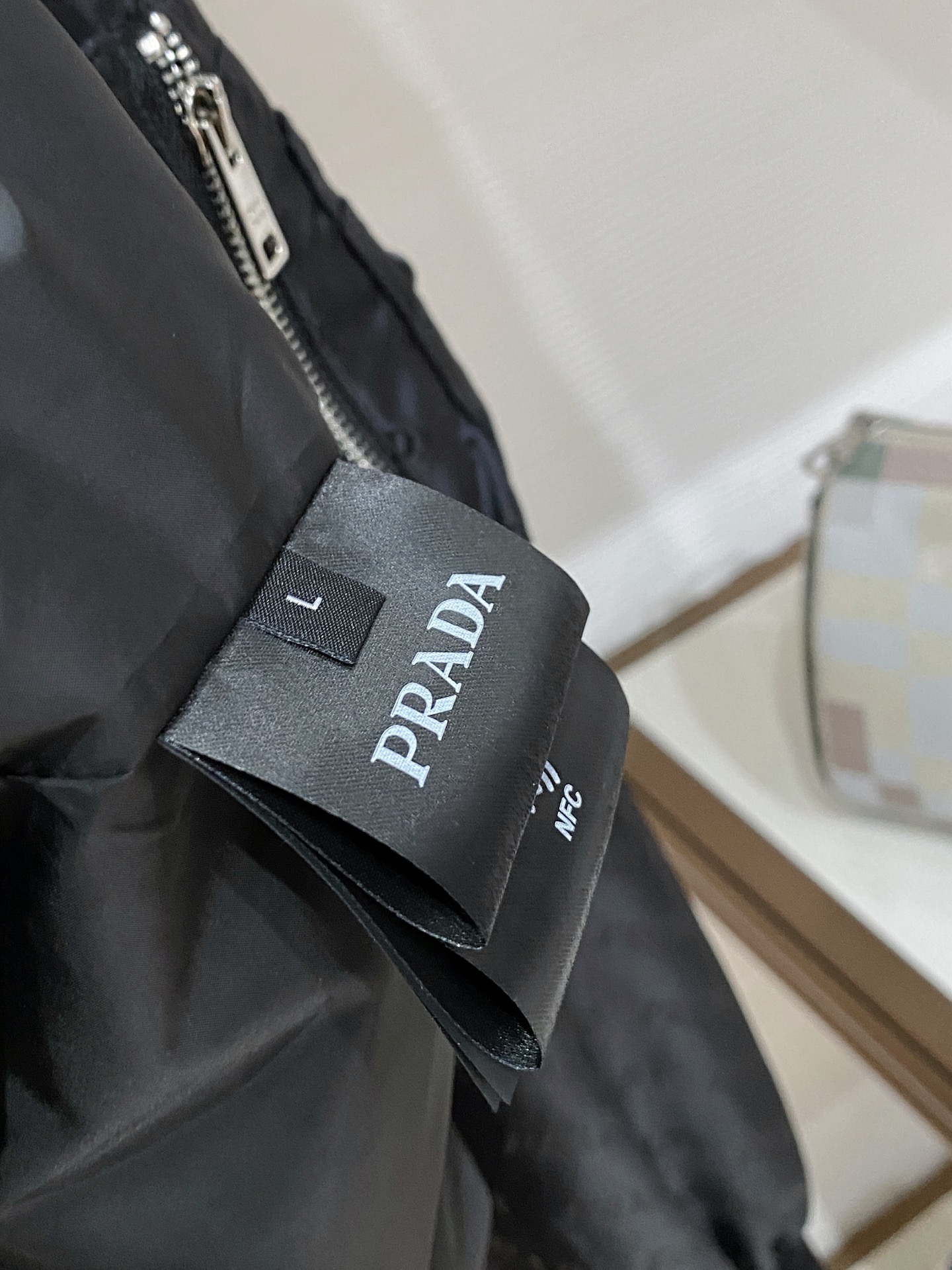 Prada 普拉达2026ss春季新款夹克外套全高端版本！高定专柜面料辅料，透气舒适度高，细节无可挑剔，