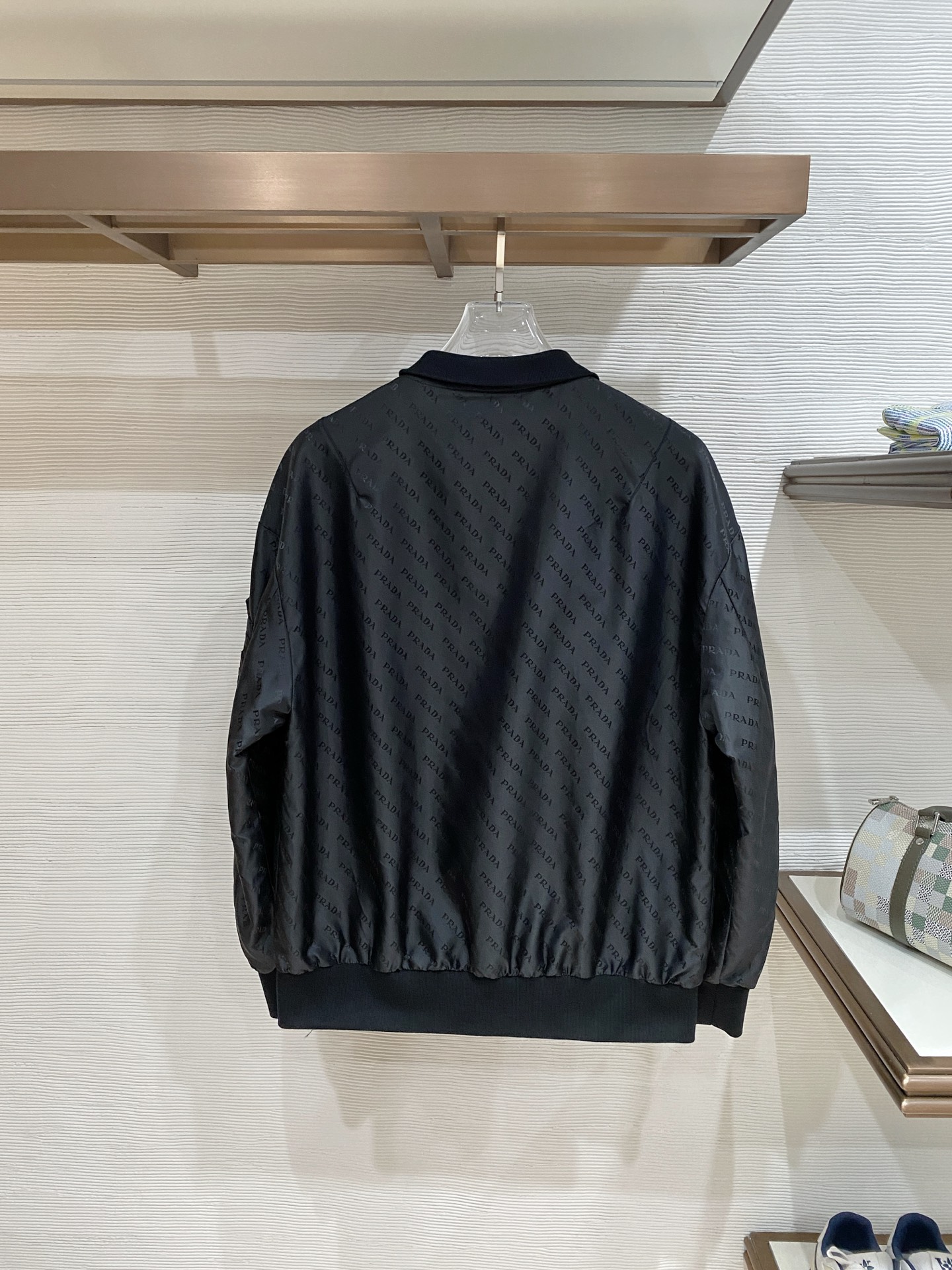 Prada 普拉达2026ss春季新款夹克外套全高端版本！高定专柜面料辅料，透气舒适度高，细节无可挑剔，