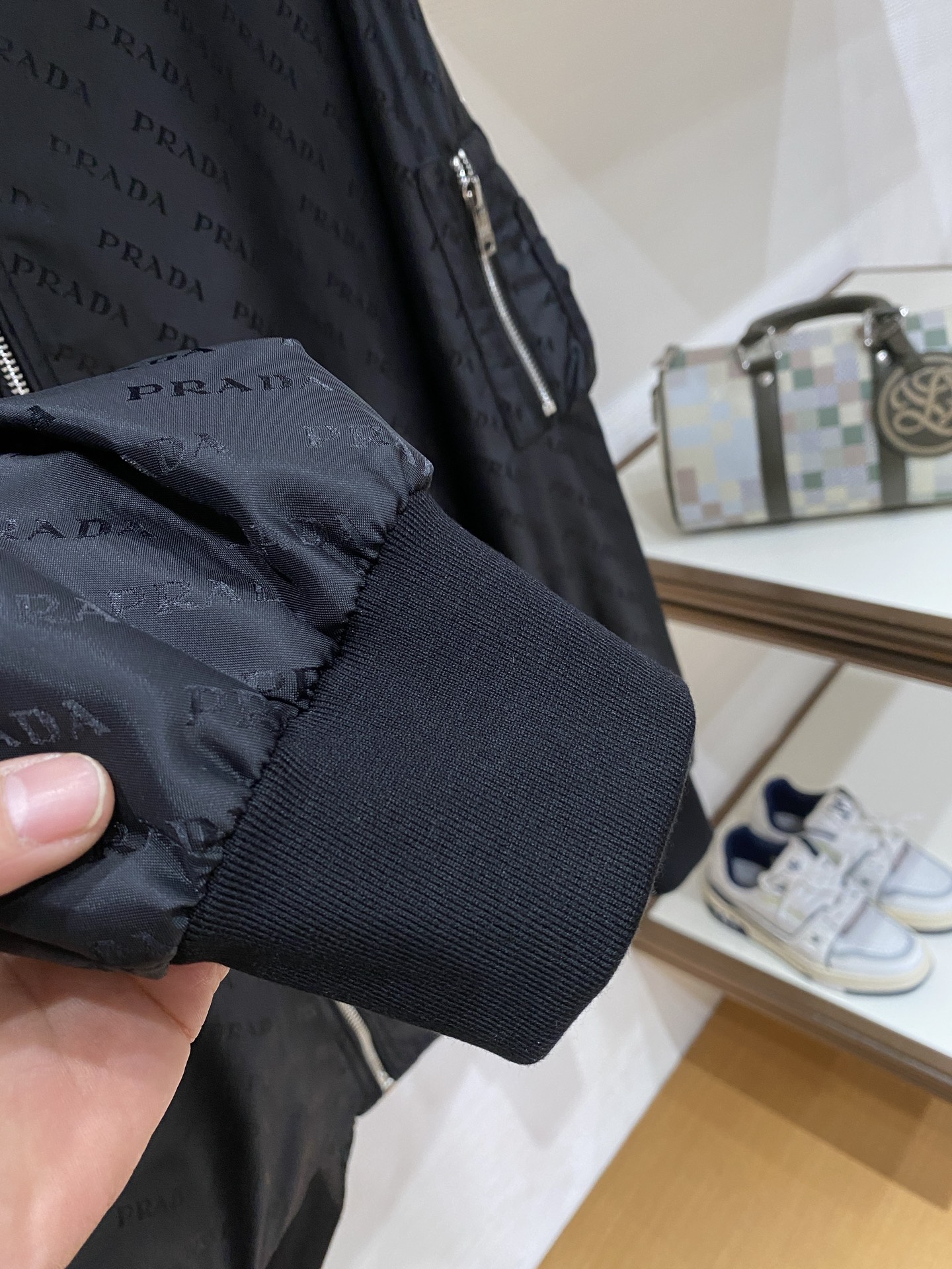 Prada 普拉达2026ss春季新款夹克外套全高端版本！高定专柜面料辅料，透气舒适度高，细节无可挑剔，