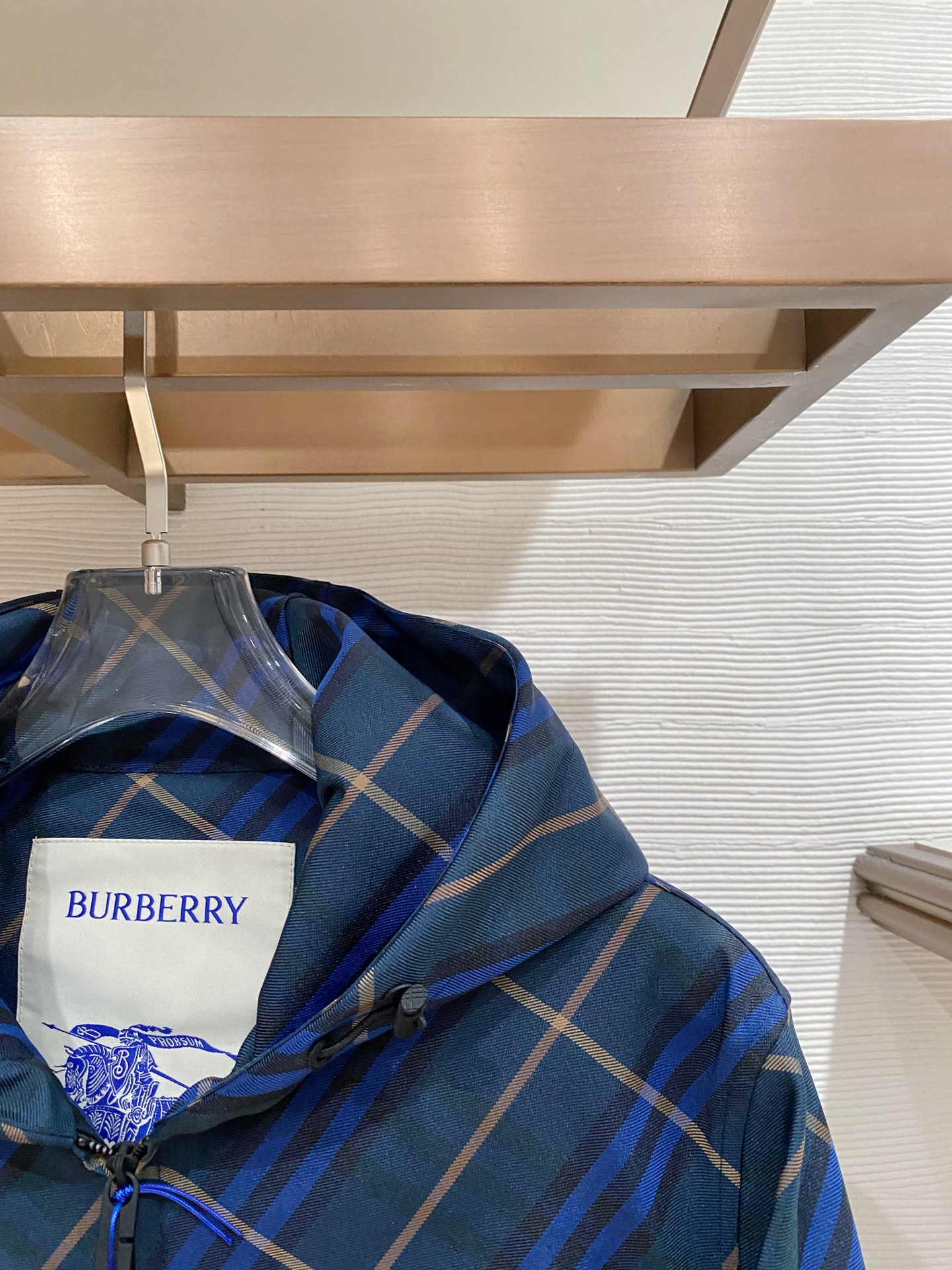 Burberry 巴宝莉 2026春季新款连帽夹克外套，全高端版本！高定专柜面料辅料，透气舒适度高，细节