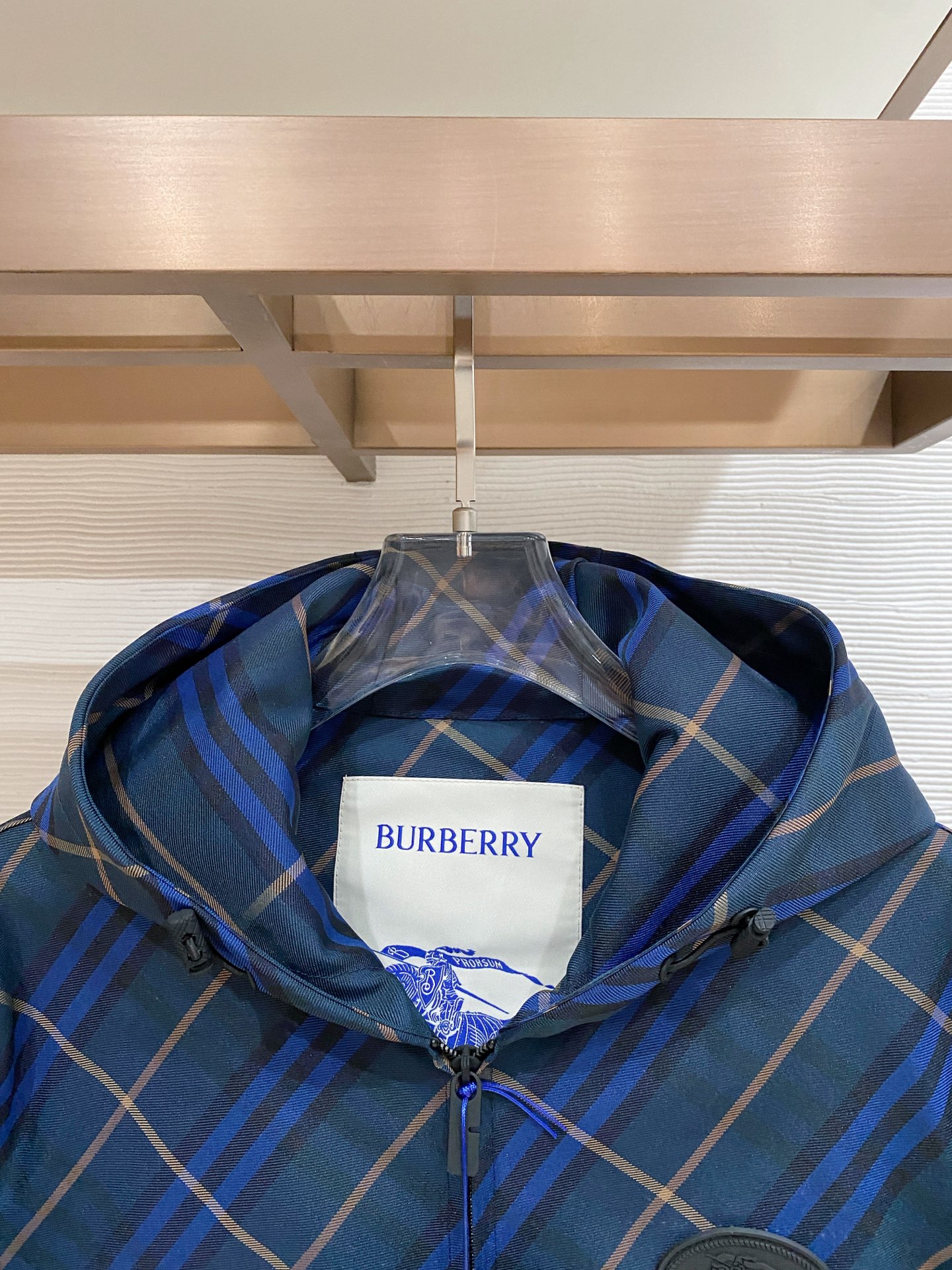 Burberry 巴宝莉 2026春季新款连帽夹克外套，全高端版本！高定专柜面料辅料，透气舒适度高，细节