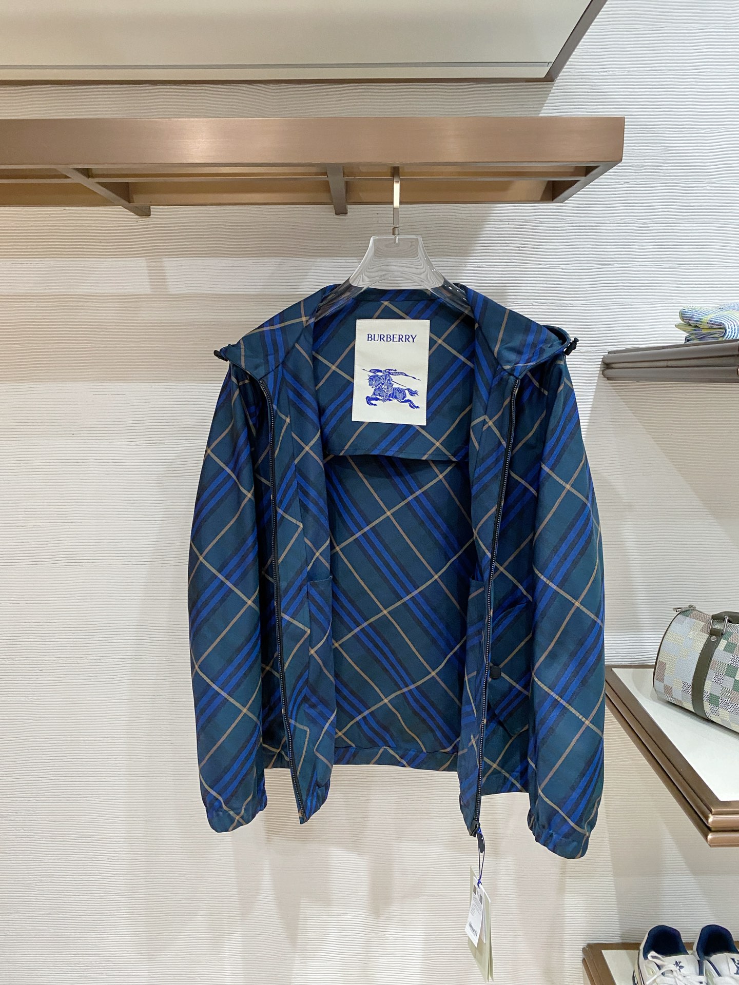 Burberry 巴宝莉 2026春季新款连帽夹克外套，全高端版本！高定专柜面料辅料，透气舒适度高，细节