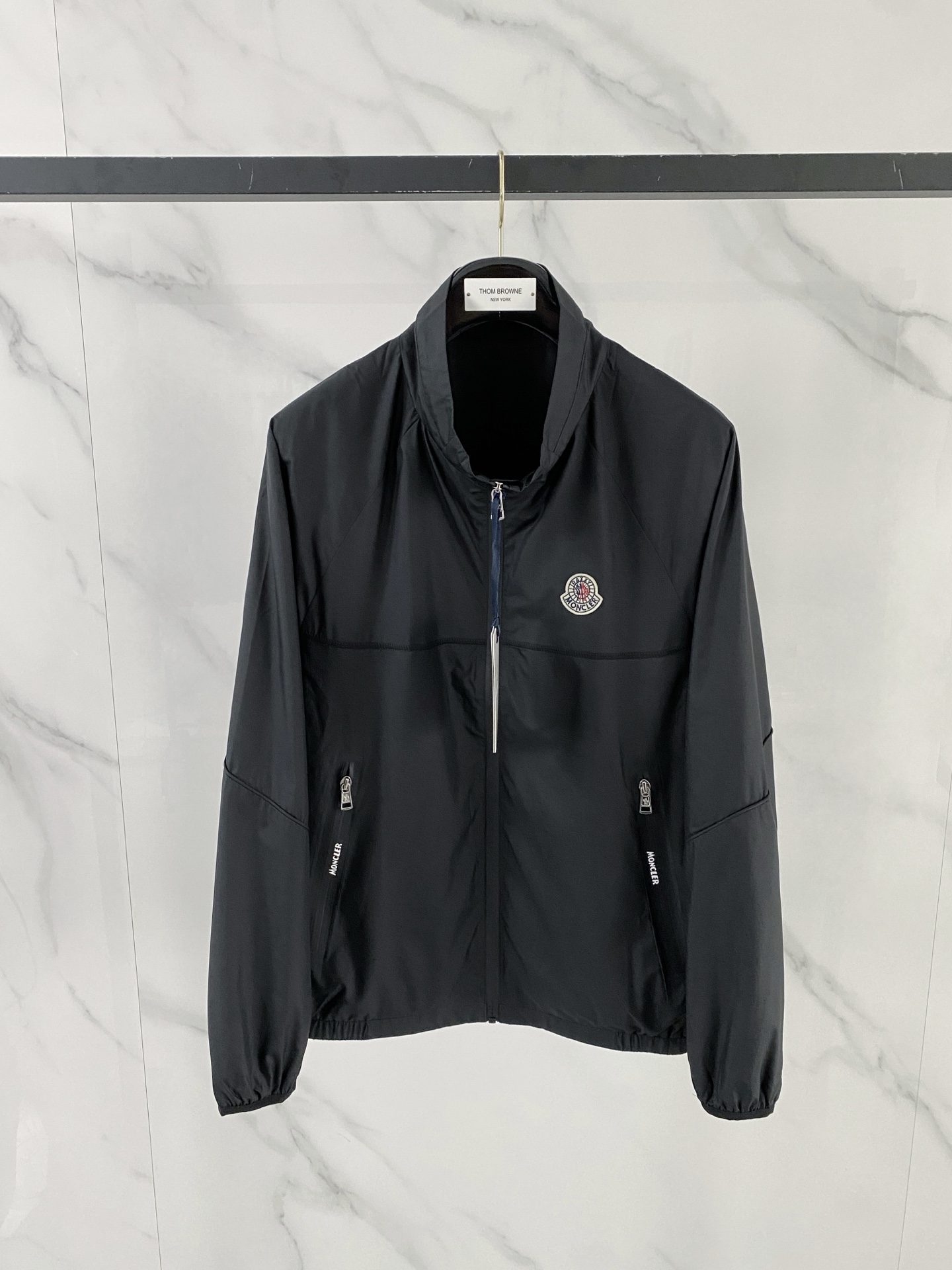新品 蒙口 经典logo拼色 最新设计款 2026ss 家新款夹克外套，秀场新品‼品相非常完美，舒适保暖