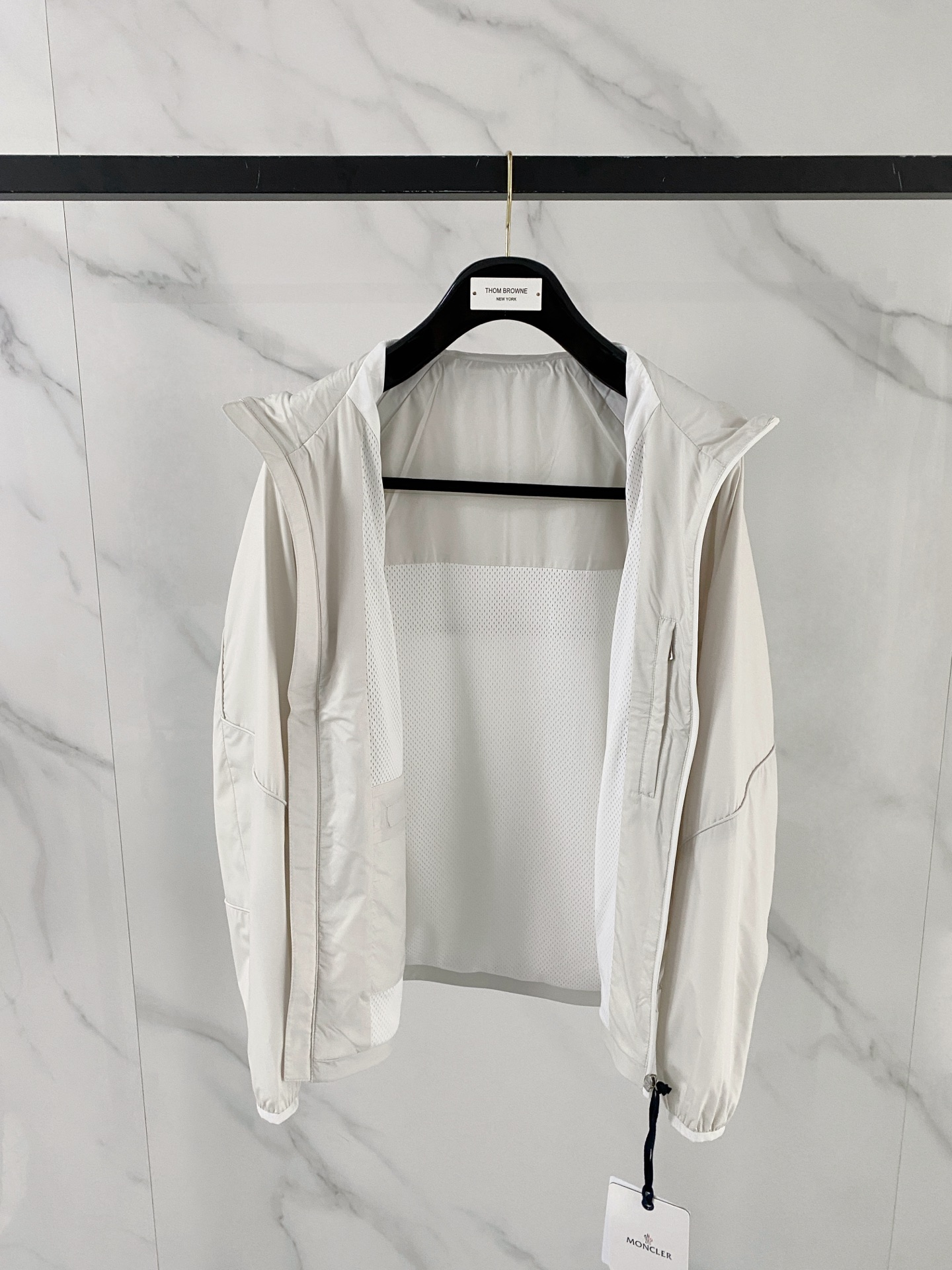 新品 蒙口 经典logo拼色 最新设计款 2026ss 家新款夹克外套，秀场新品‼品相非常完美，舒适保暖