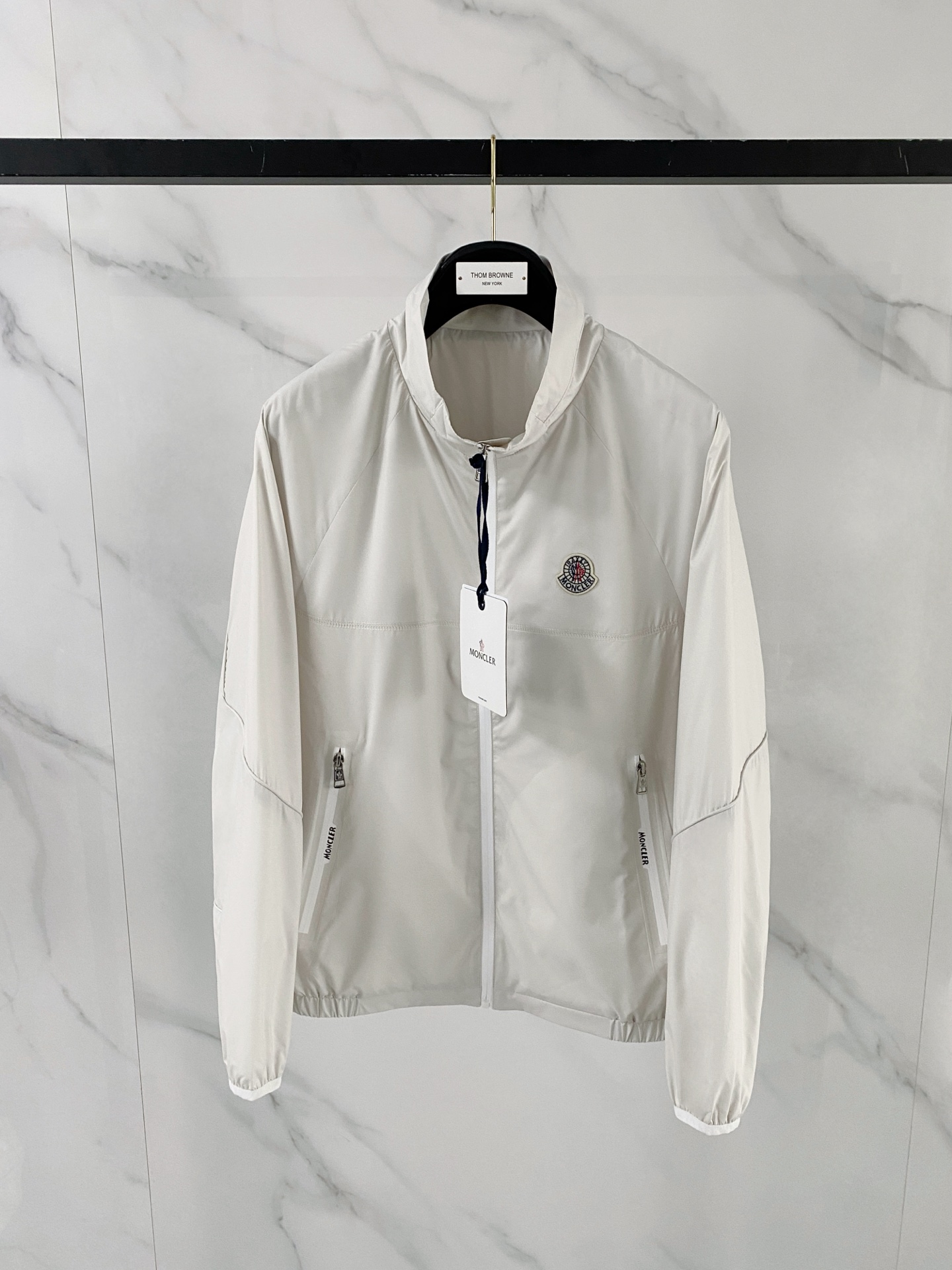新品 蒙口 经典logo拼色 最新设计款 2026ss 家新款夹克外套，秀场新品‼品相非常完美，舒适保暖