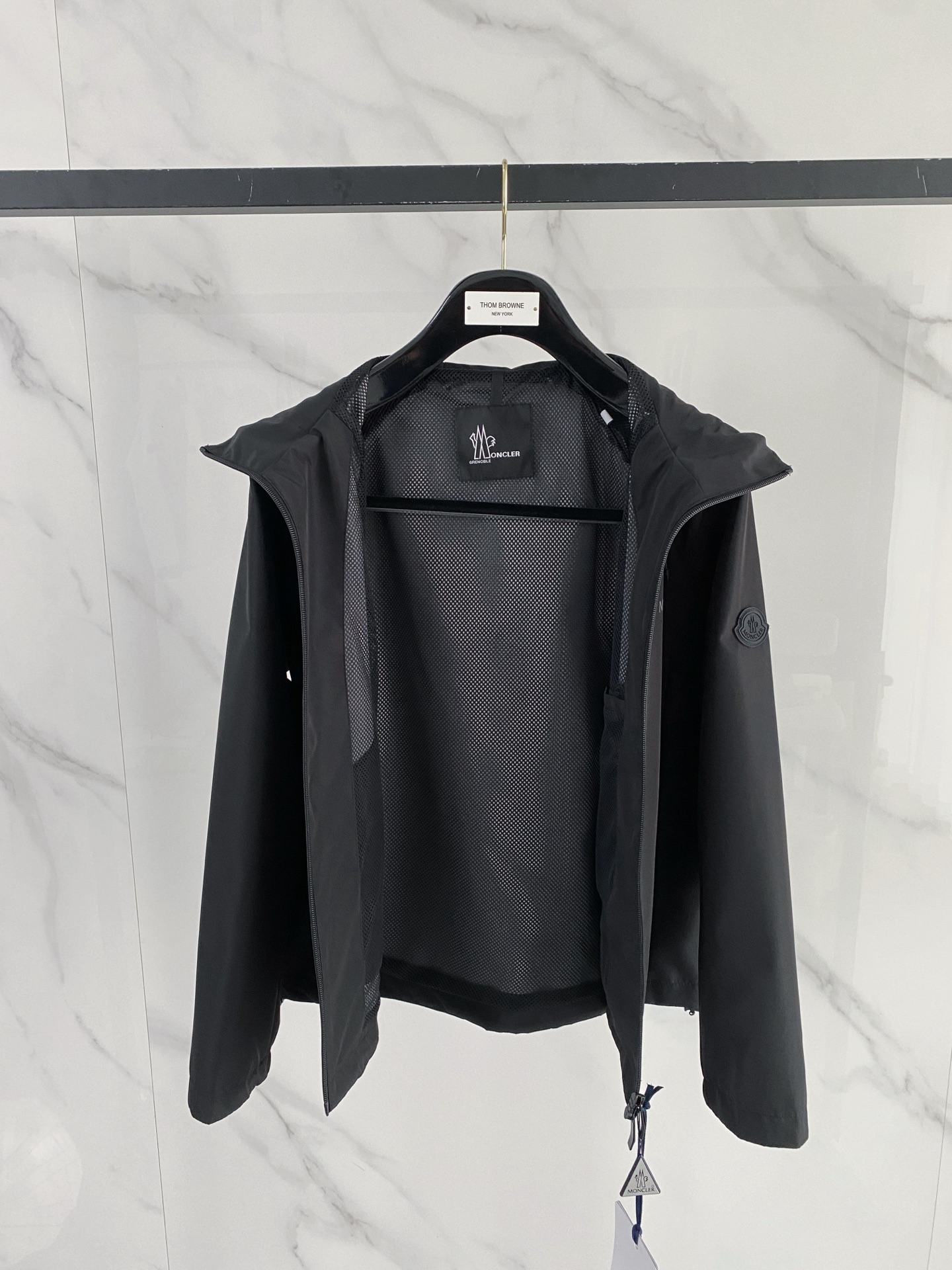 新品 蒙口 经典logo拼色 最新设计款 2026ss 家新款夹克外套，秀场新品‼品相非常完美，舒适保暖
