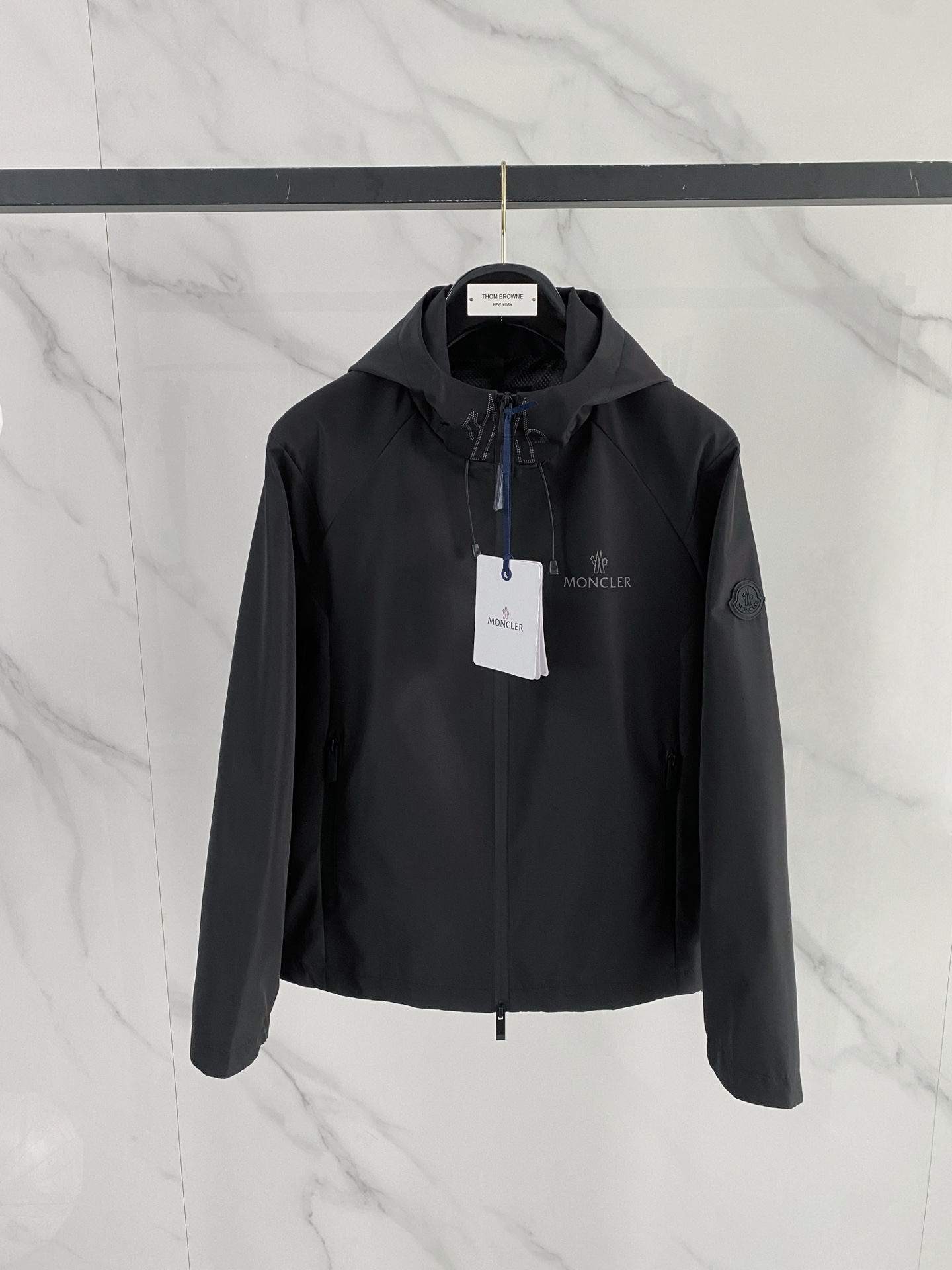 新品 蒙口 经典logo拼色 最新设计款 2026ss 家新款夹克外套，秀场新品‼品相非常完美，舒适保暖