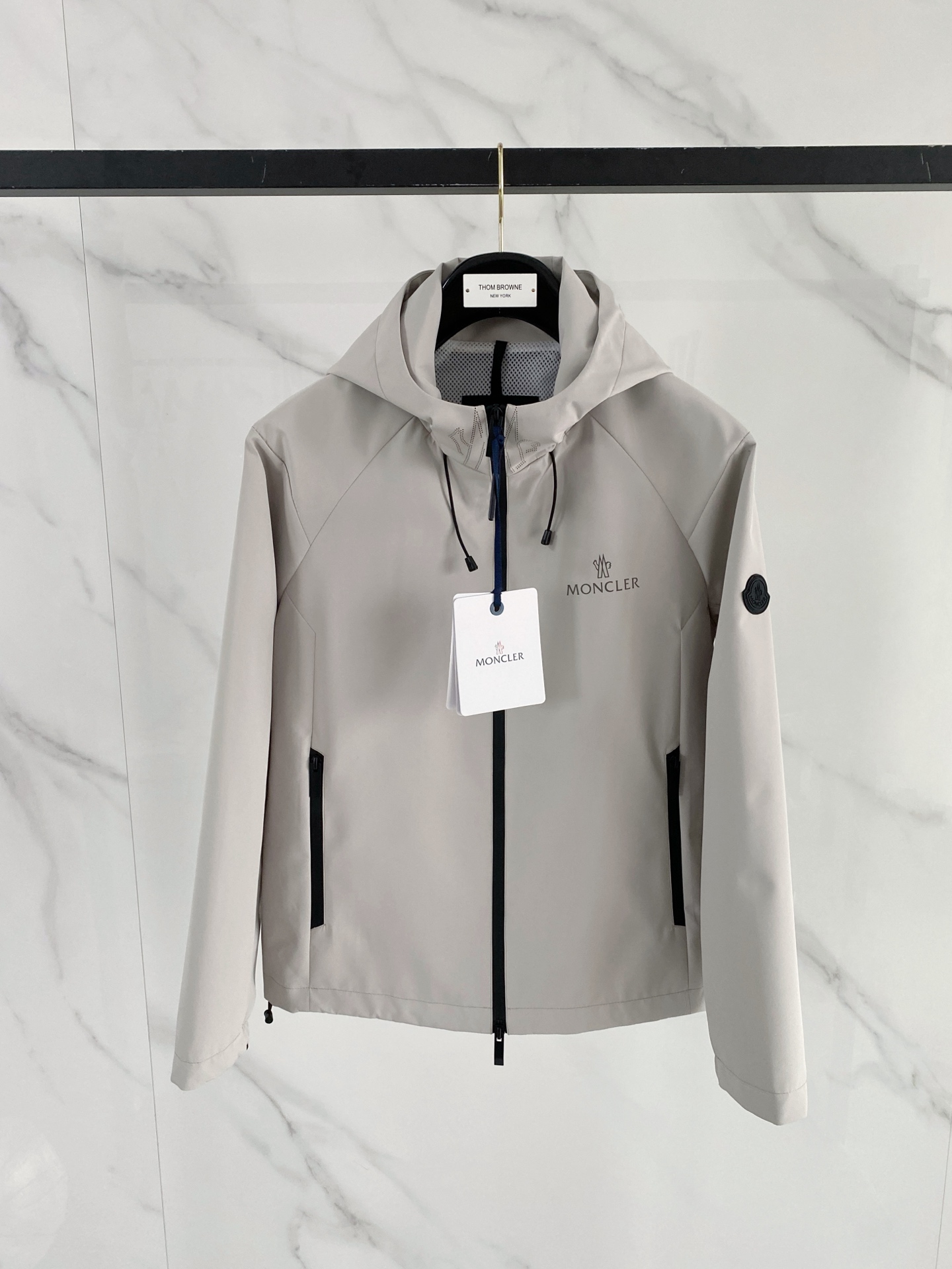 新品 蒙口 经典logo拼色 最新设计款 2026ss 家新款夹克外套，秀场新品‼品相非常完美，舒适保暖