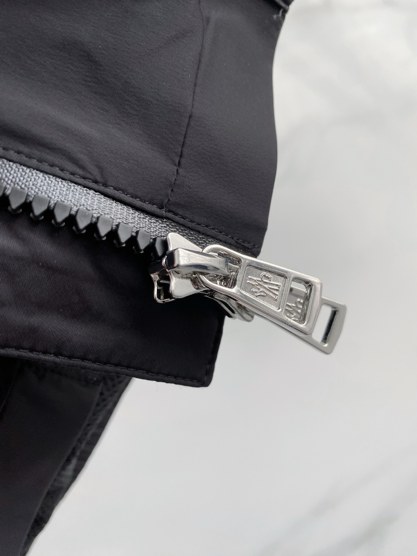 Moncler 蒙口 2026ss春季新款连帽夹克外套全高端版本！高定专柜面料辅料，透气舒适度高，细节无