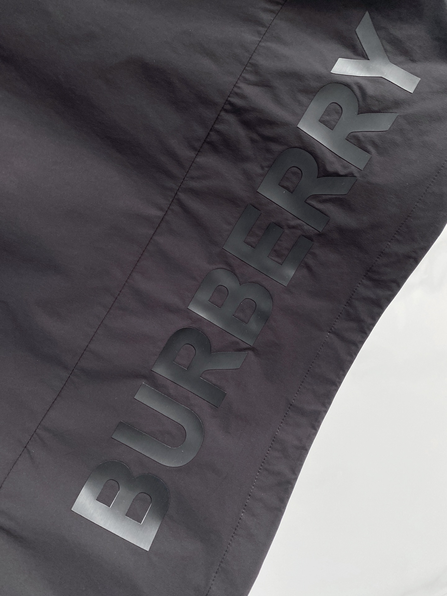 Burberry 巴宝莉 2026ss春季新款连帽夹克外套全高端版本！高定专柜面料辅料，透气舒适度高，细