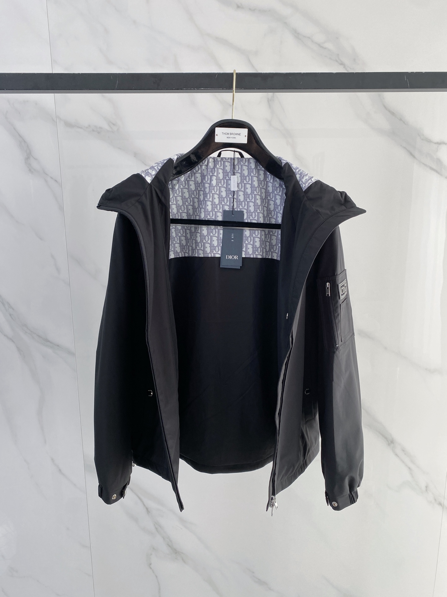 Dior 迪奥 2026ss春季新款连帽夹克外套全高端版本！高定专柜面料辅料，透气舒适度高，细节无可挑剔