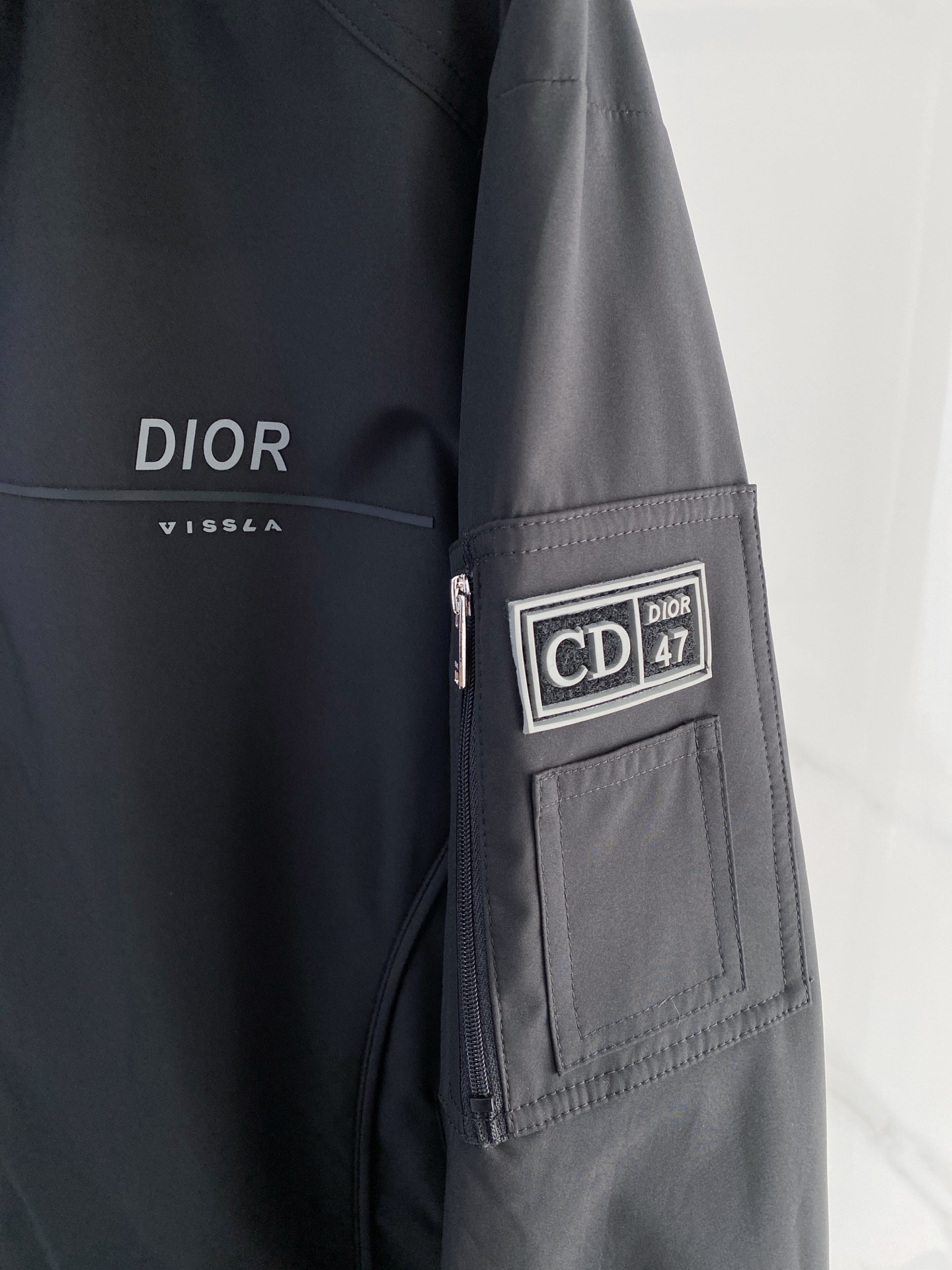 Dior 迪奥 2026ss春季新款连帽夹克外套全高端版本！高定专柜面料辅料，透气舒适度高，细节无可挑剔