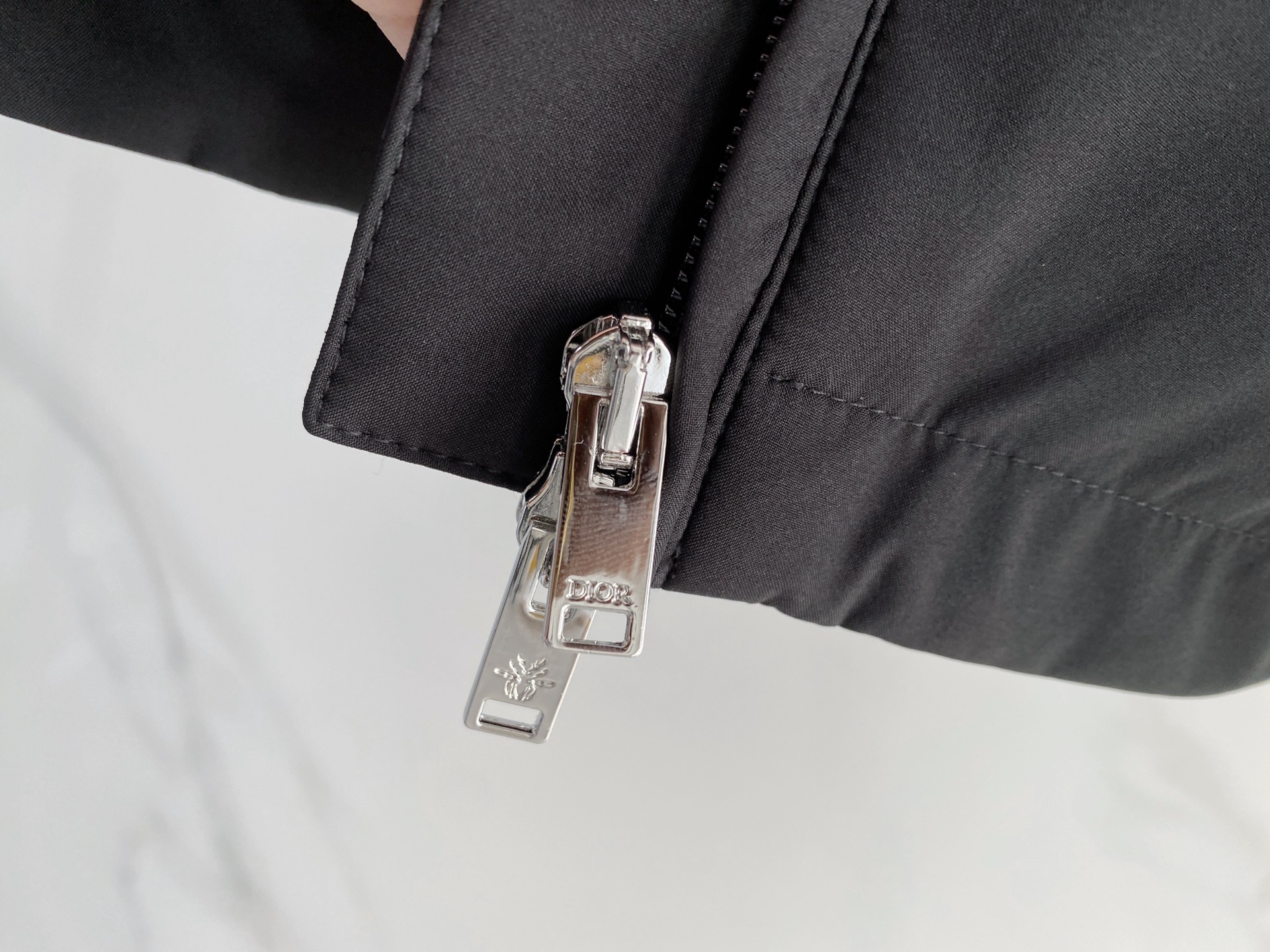 Dior 迪奥 2026ss春季新款连帽夹克外套全高端版本！高定专柜面料辅料，透气舒适度高，细节无可挑剔