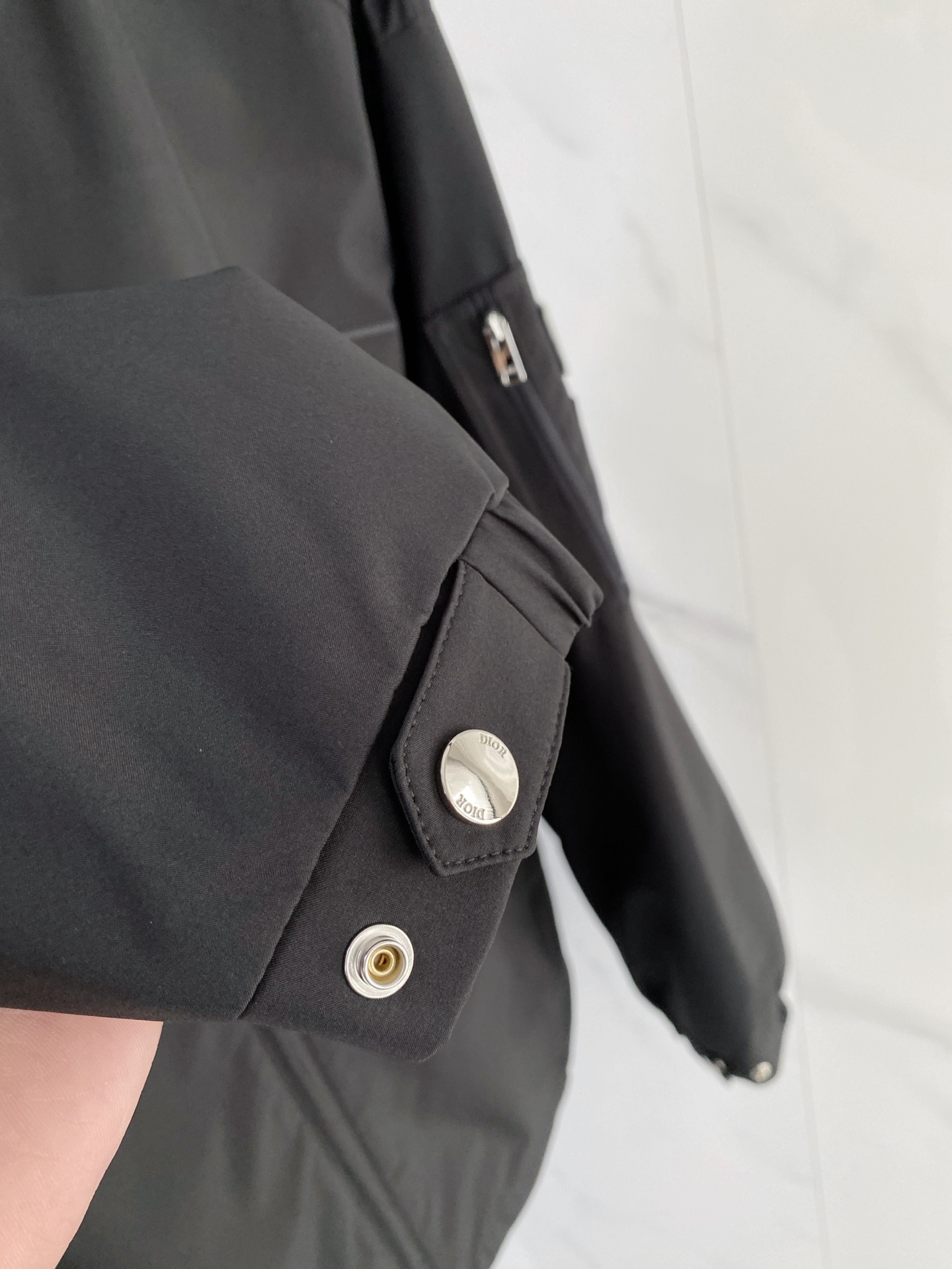 Dior 迪奥 2026ss春季新款连帽夹克外套全高端版本！高定专柜面料辅料，透气舒适度高，细节无可挑剔