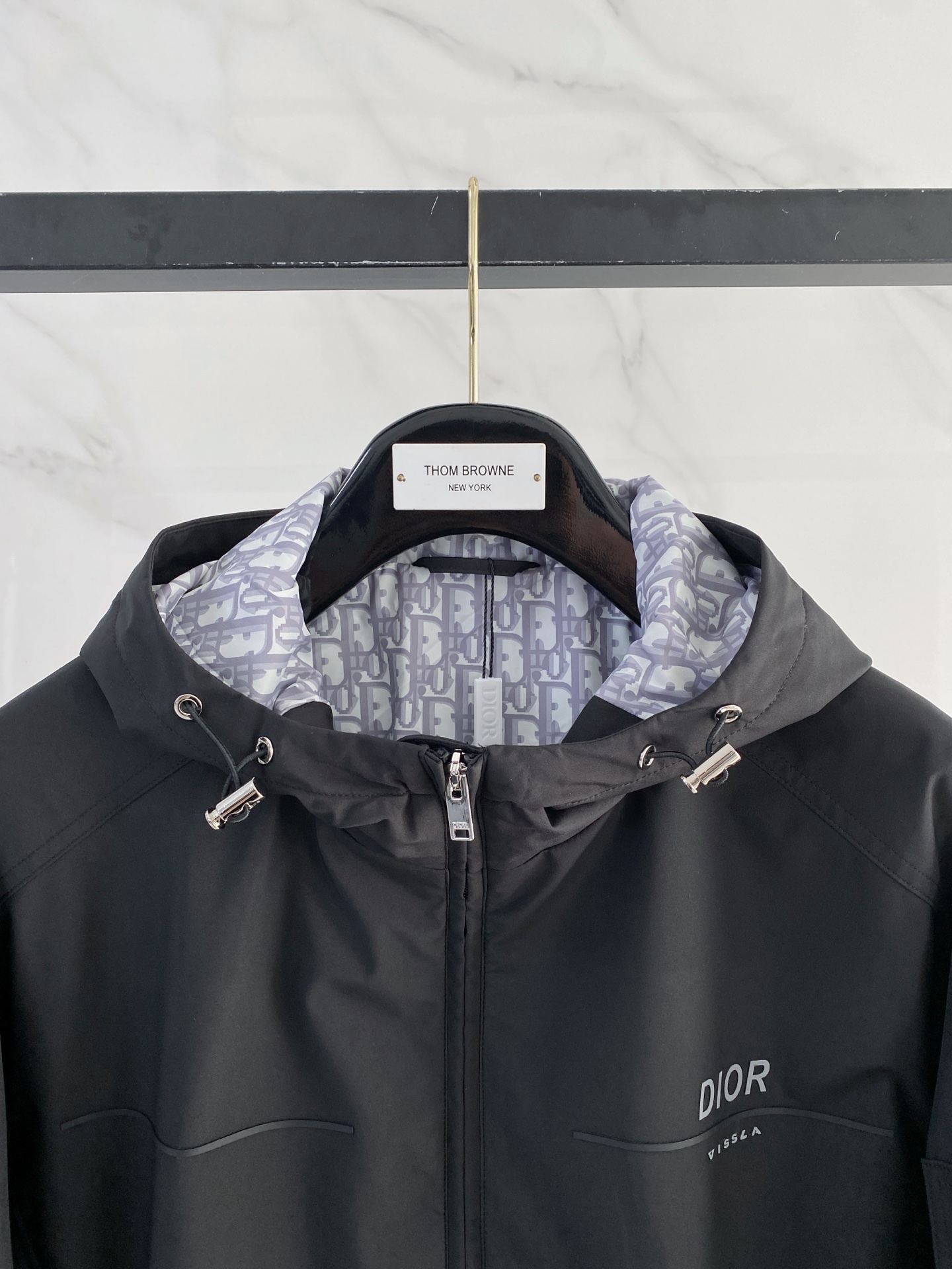 Dior 迪奥 2026ss春季新款连帽夹克外套全高端版本！高定专柜面料辅料，透气舒适度高，细节无可挑剔