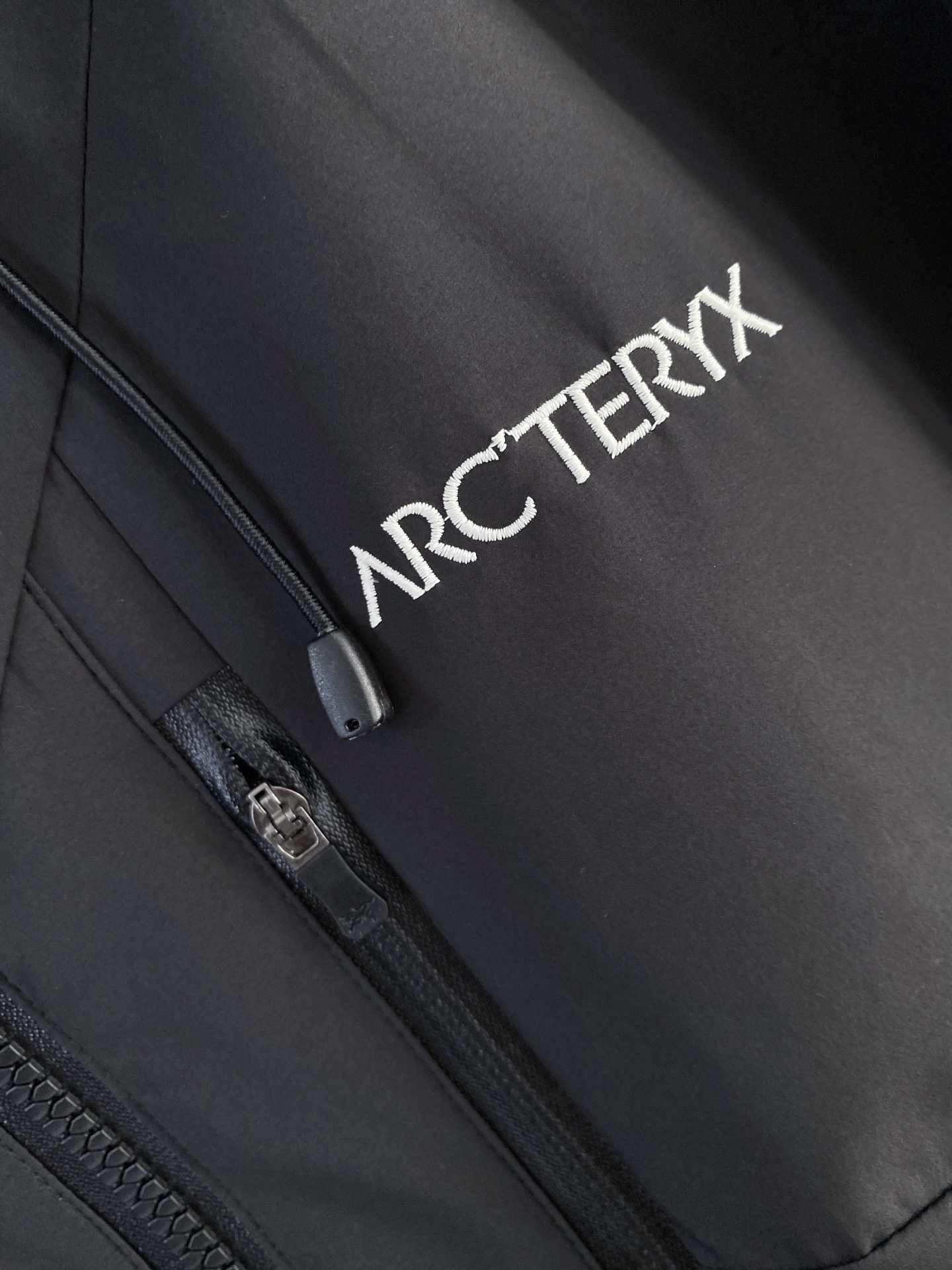 ARC TERYX 始祖鸟2026ss春季新款 官网同款男士夹克外套，原单三标齐全高端版本 定制面料 透