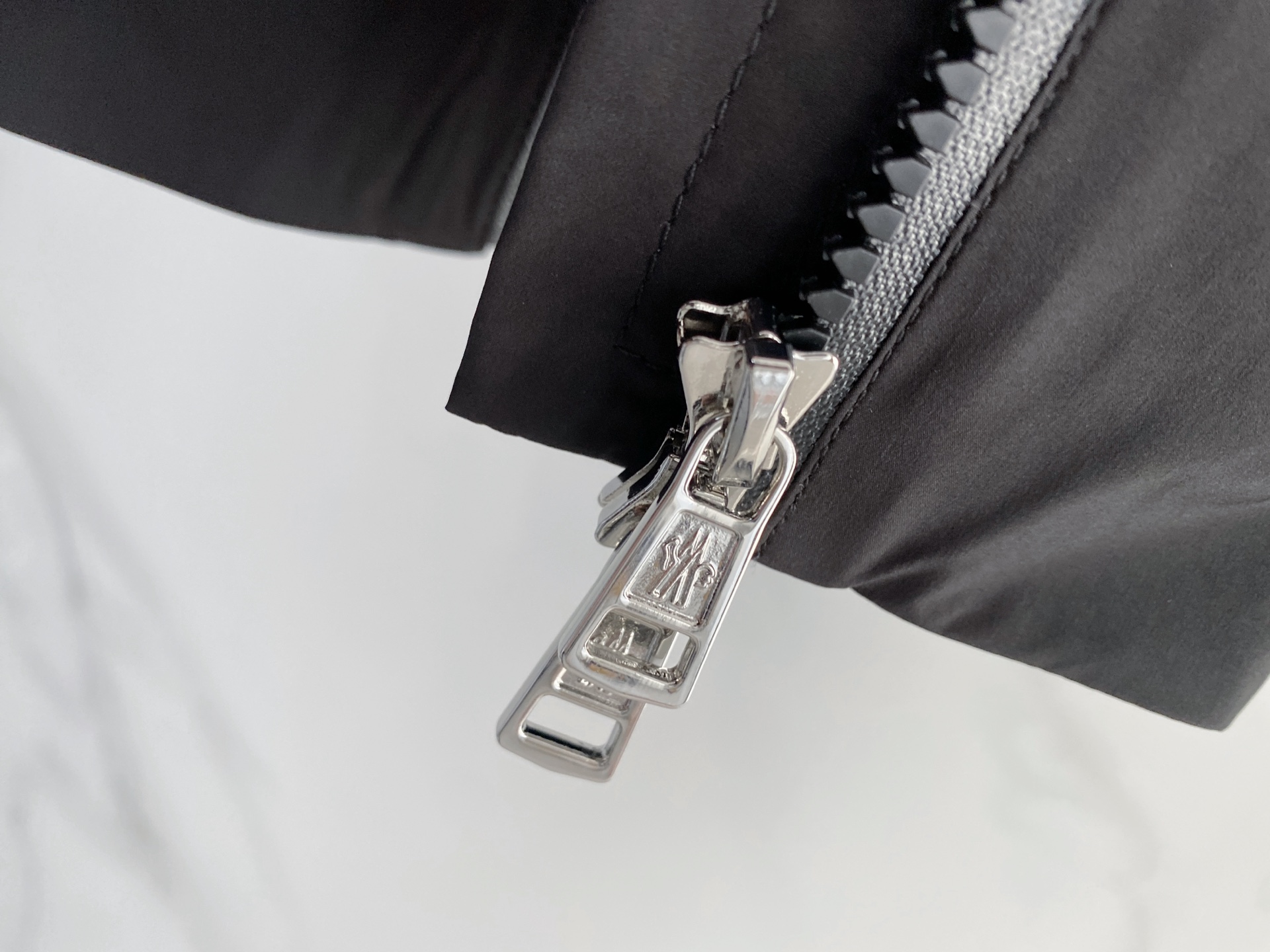 Momcler 蒙口 2026ss春季新款夹克外套全高端版本！高定专柜面料辅料，透气舒适度高，细节无可挑