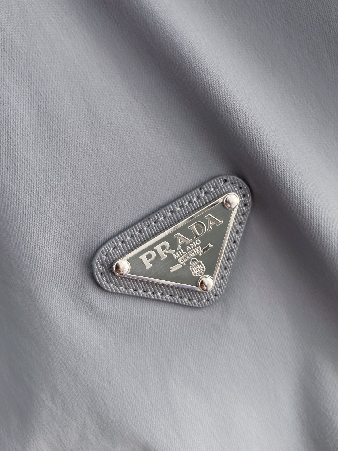 Prada 普拉达马甲 2026ss春季新款马甲夹克外套最新设计款 秀场新品‼品相非常完美，三标齐全色泽