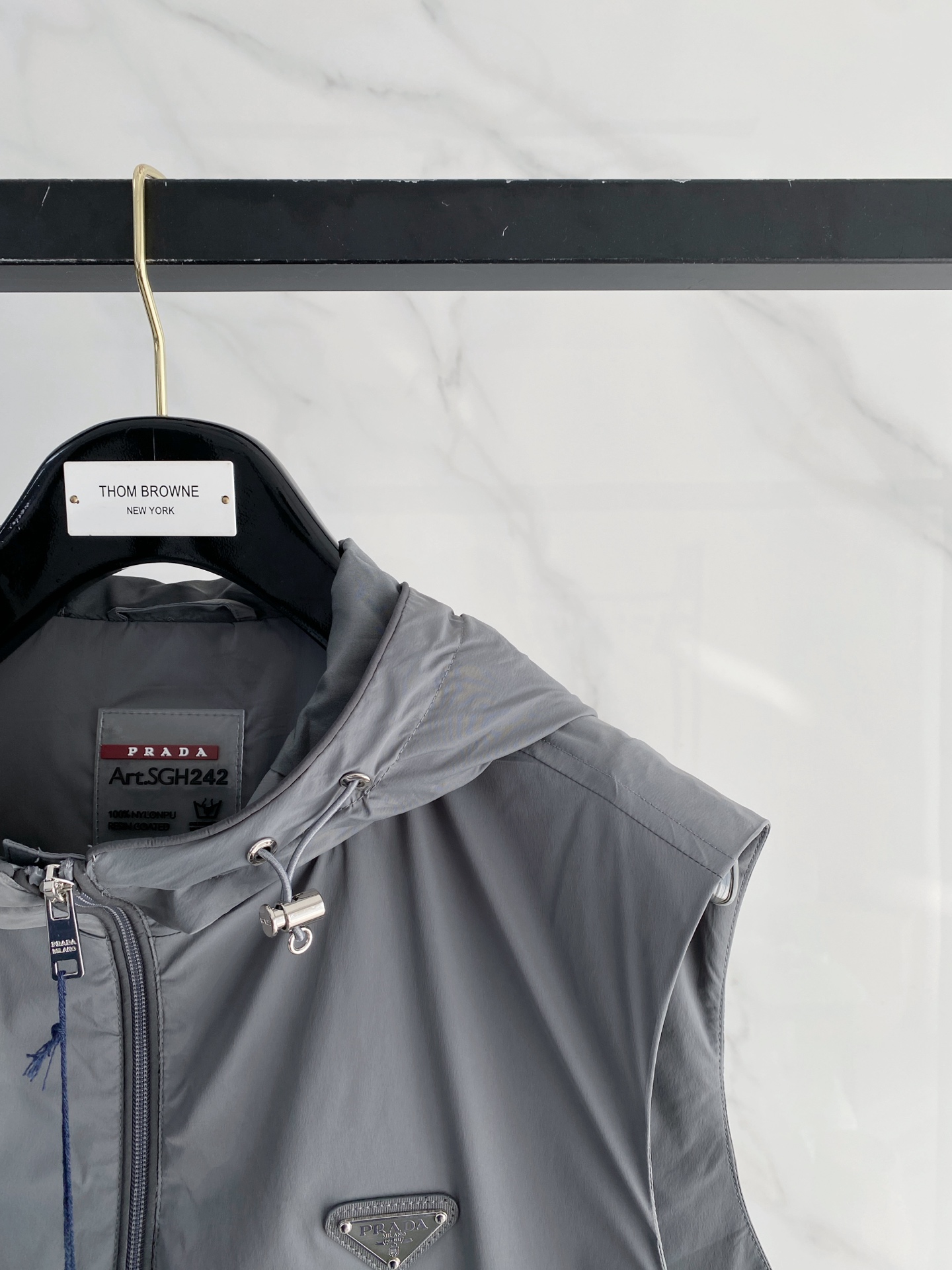 Prada 普拉达马甲 2026ss春季新款马甲夹克外套最新设计款 秀场新品‼品相非常完美，三标齐全色泽