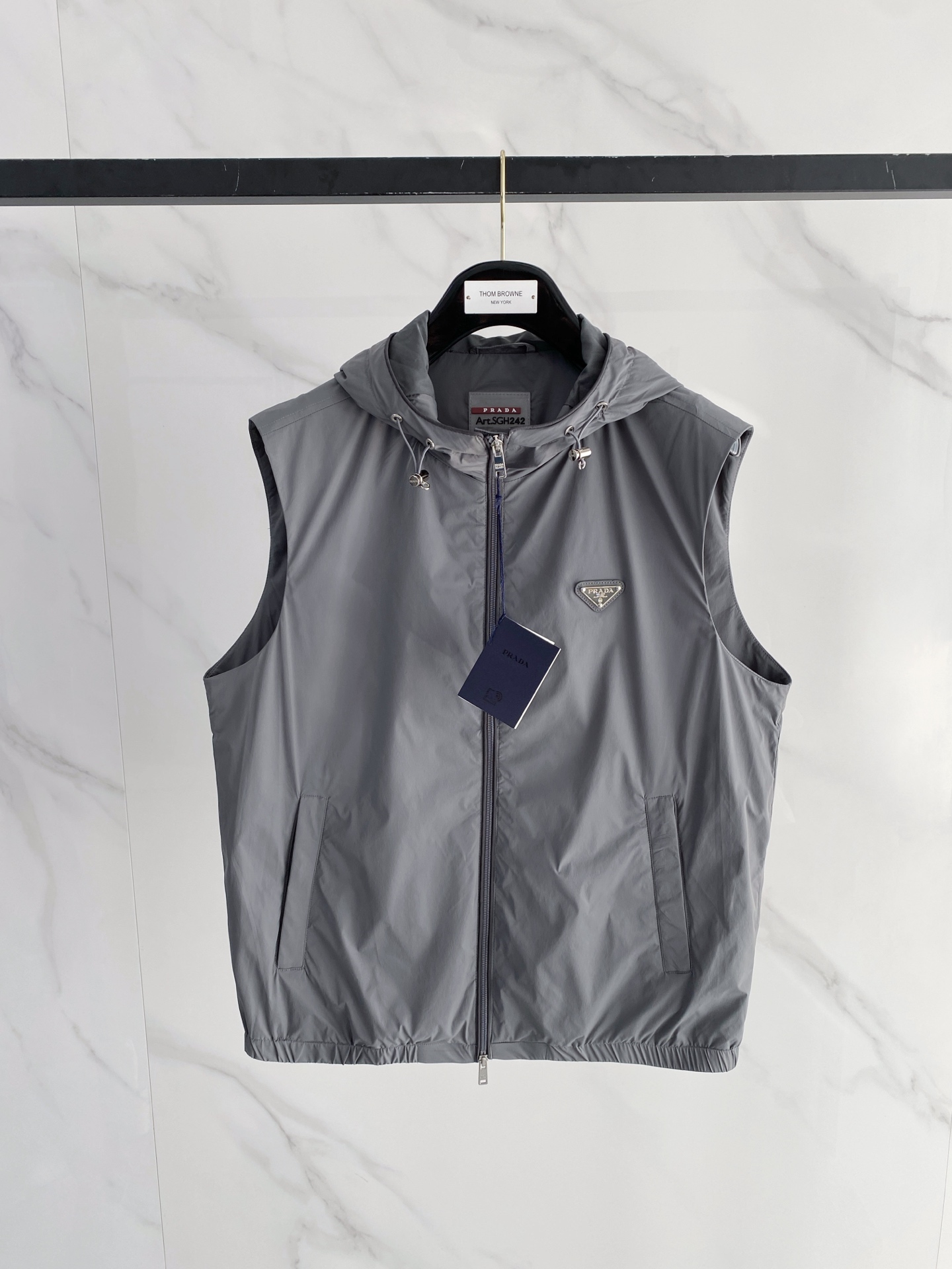 Prada 普拉达马甲 2026ss春季新款马甲夹克外套最新设计款 秀场新品‼品相非常完美，三标齐全色泽