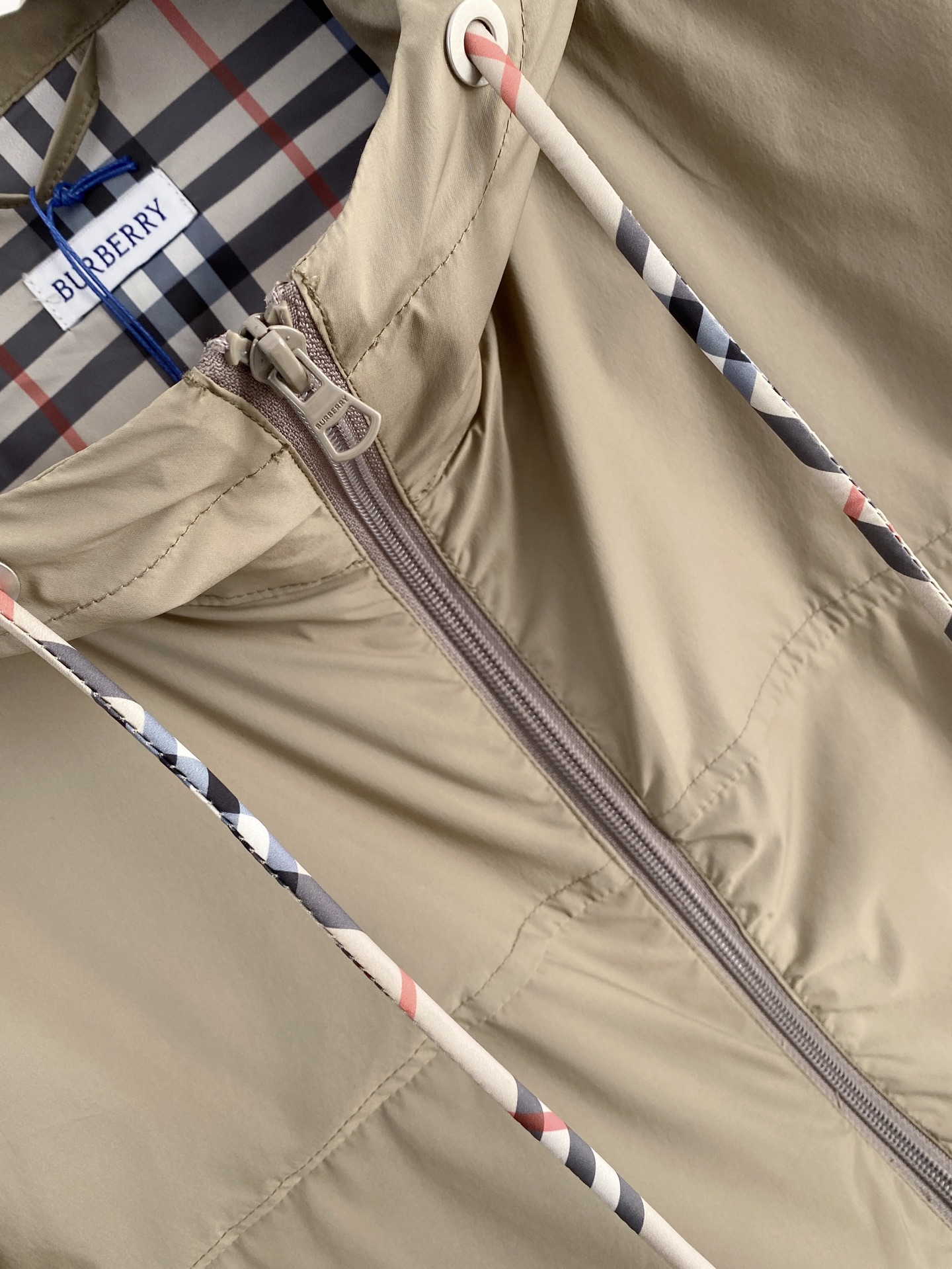 Burberry 巴宝莉 2026ss春季新款连帽夹克外套全高端版本！高定专柜面料辅料，透气舒适度高，细