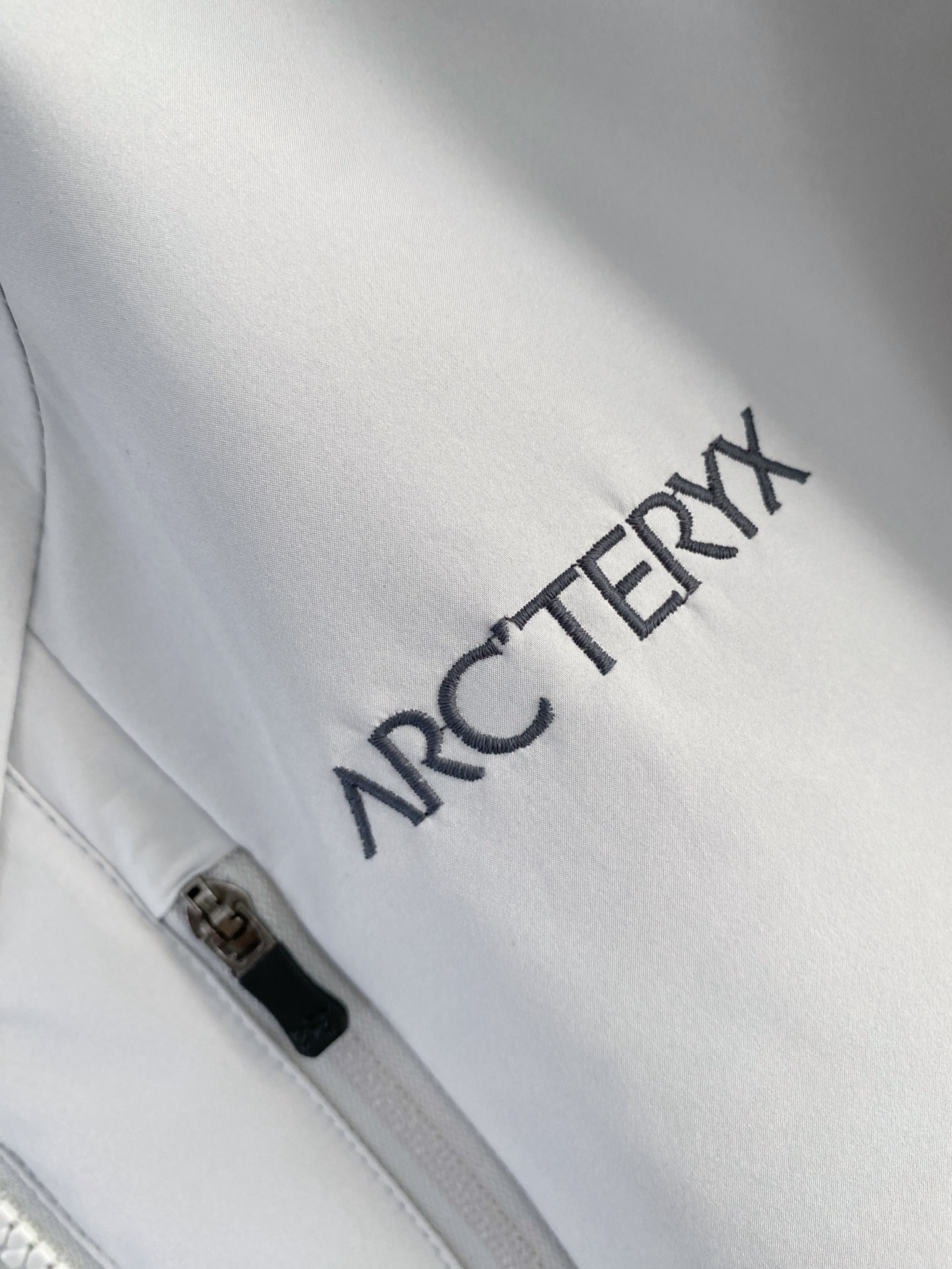 ARC TERYX 始祖鸟2026ss春季新款 官网同款男士夹克外套，原单三标齐全高端版本 定制面料 透