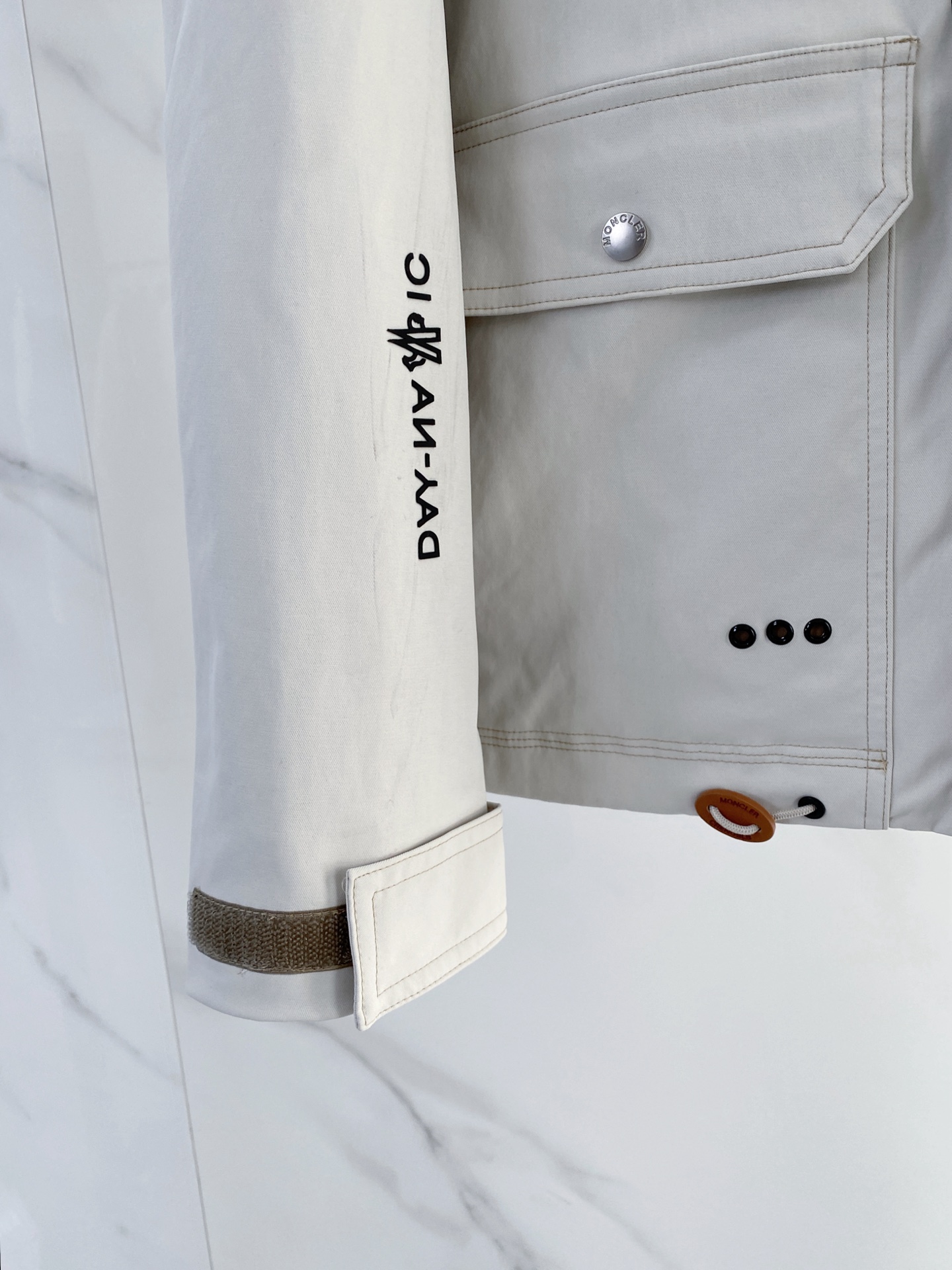 Moncler 蒙口 2026ss春季新款 官网同款男士夹克外套，原单三标齐全高端版本 定制面料 透气舒