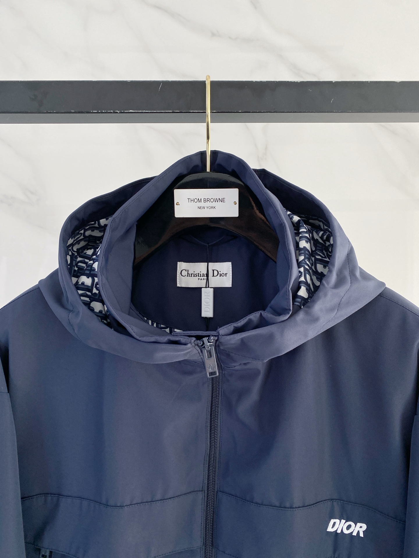 Dior 迪奥 2026ss春季新款连帽夹克外套全高端版本！高定专柜面料辅料，透气舒适度高，细节无可挑剔