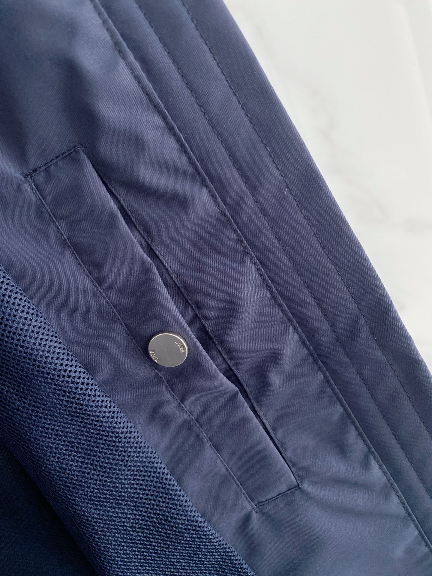 Dior 迪奥 2026ss春季新款连帽夹克外套全高端版本！高定专柜面料辅料，透气舒适度高，细节无可挑剔