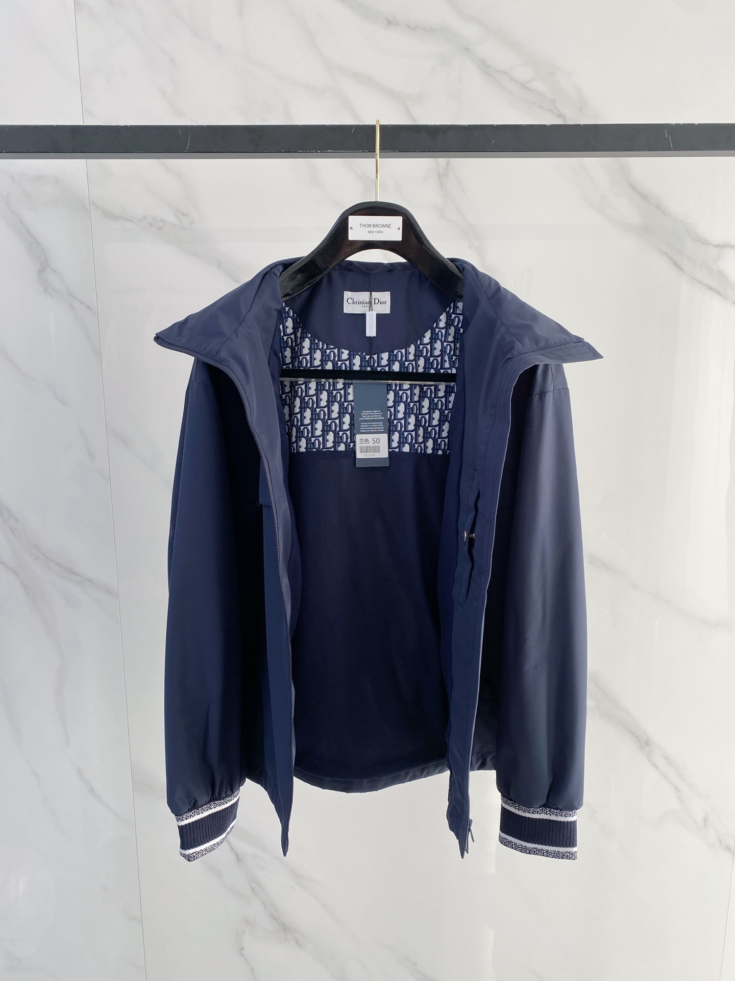 Dior 迪奥 2026ss春季新款连帽夹克外套全高端版本！高定专柜面料辅料，透气舒适度高，细节无可挑剔