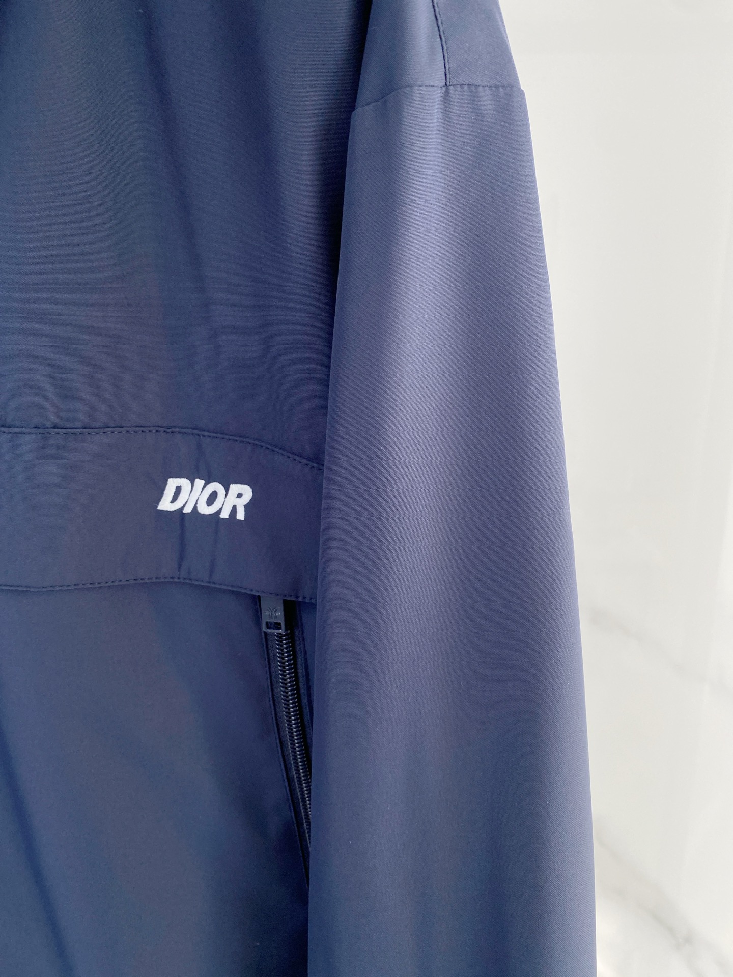 Dior 迪奥 2026ss春季新款连帽夹克外套全高端版本！高定专柜面料辅料，透气舒适度高，细节无可挑剔