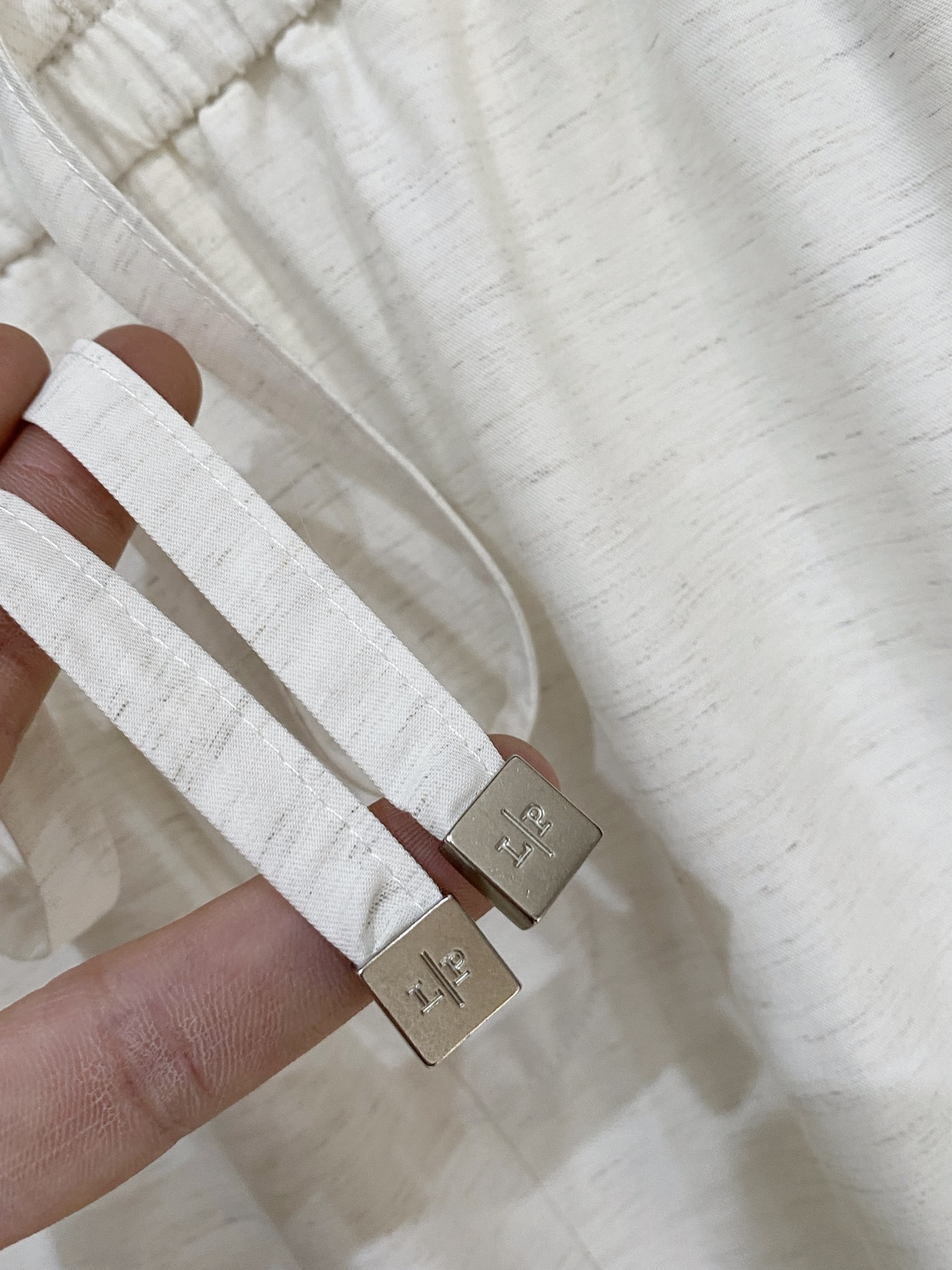 顶级品质>26新款(高密天丝云柔亚麻)专柜官网同步发售！辅料全部原版定制出品，贸易公司真品订单。高级定制