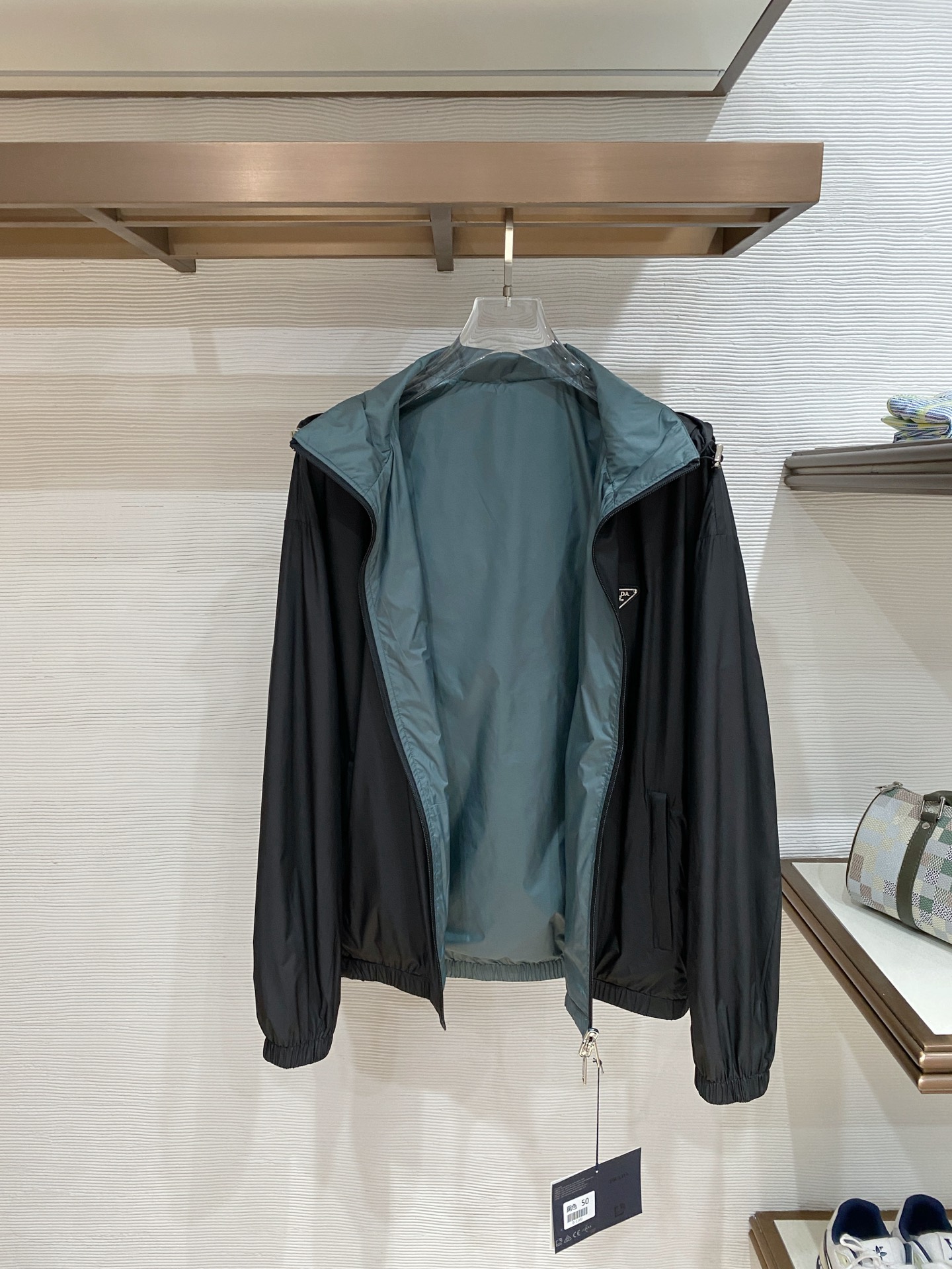 Prada 普拉达 双面穿 2026ss春季新款连帽夹克外套全高端版本！高定专柜面料辅料，透气舒适度高，