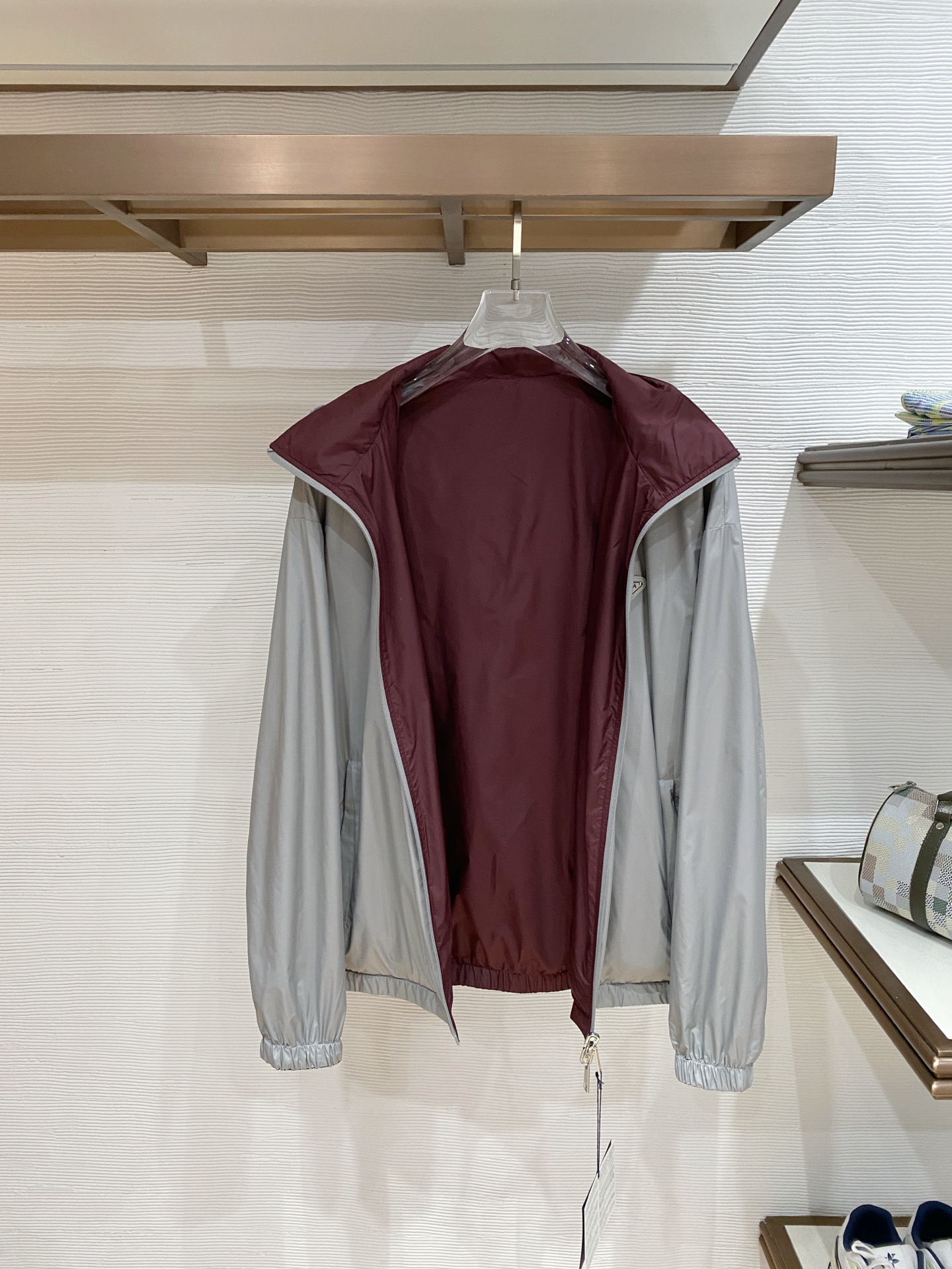 Prada 普拉达 双面穿 2026ss春季新款连帽夹克外套全高端版本！高定专柜面料辅料，透气舒适度高，