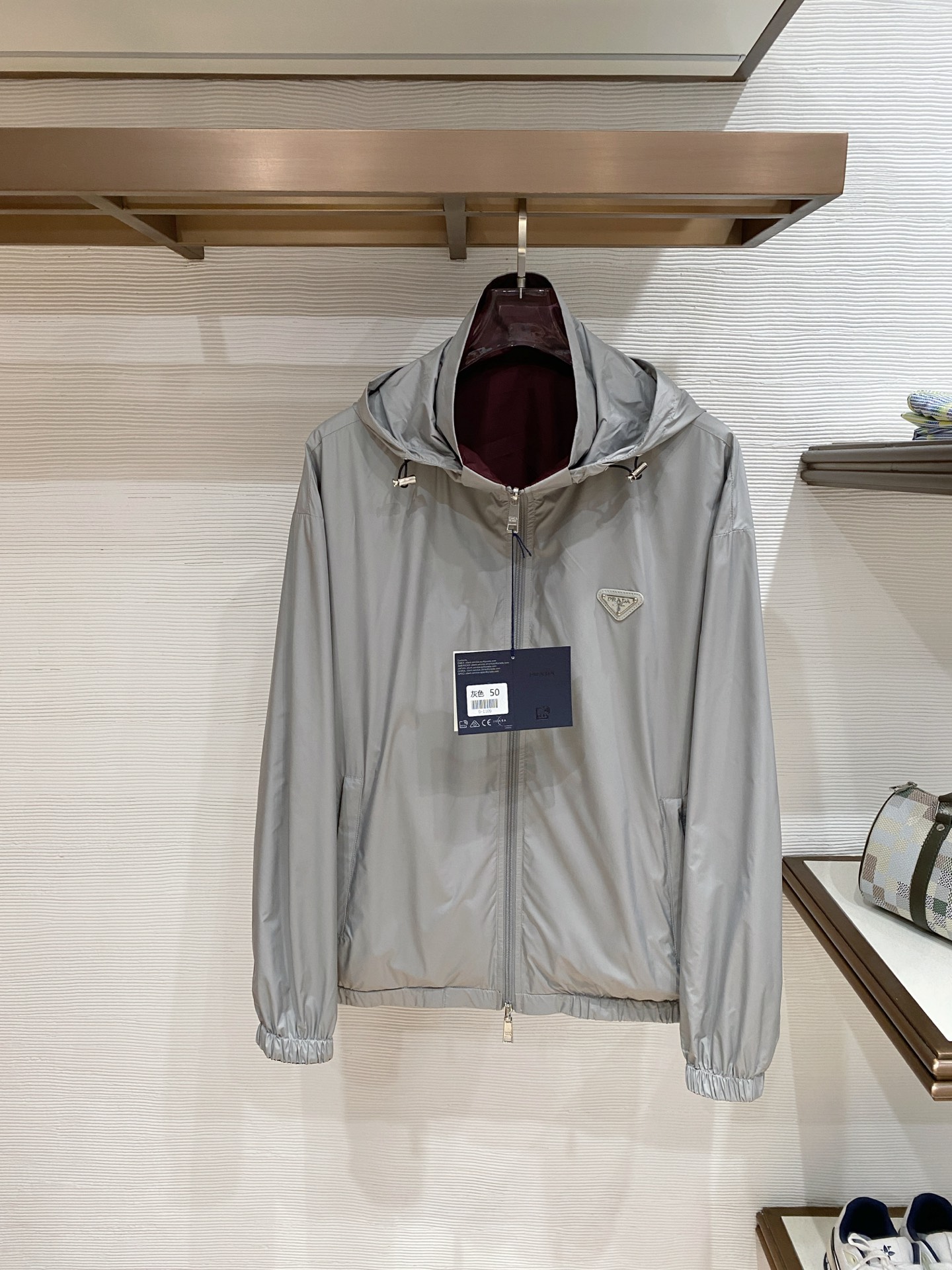 Prada 普拉达 双面穿 2026ss春季新款连帽夹克外套全高端版本！高定专柜面料辅料，透气舒适度高，