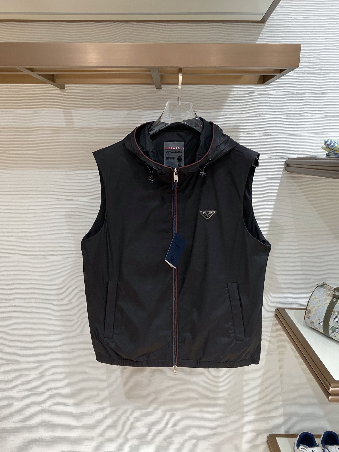 Prada 普拉达马甲 2026ss春季新款马甲夹克外套最新设计款 秀场新品‼品相非常完美，三标齐全色泽