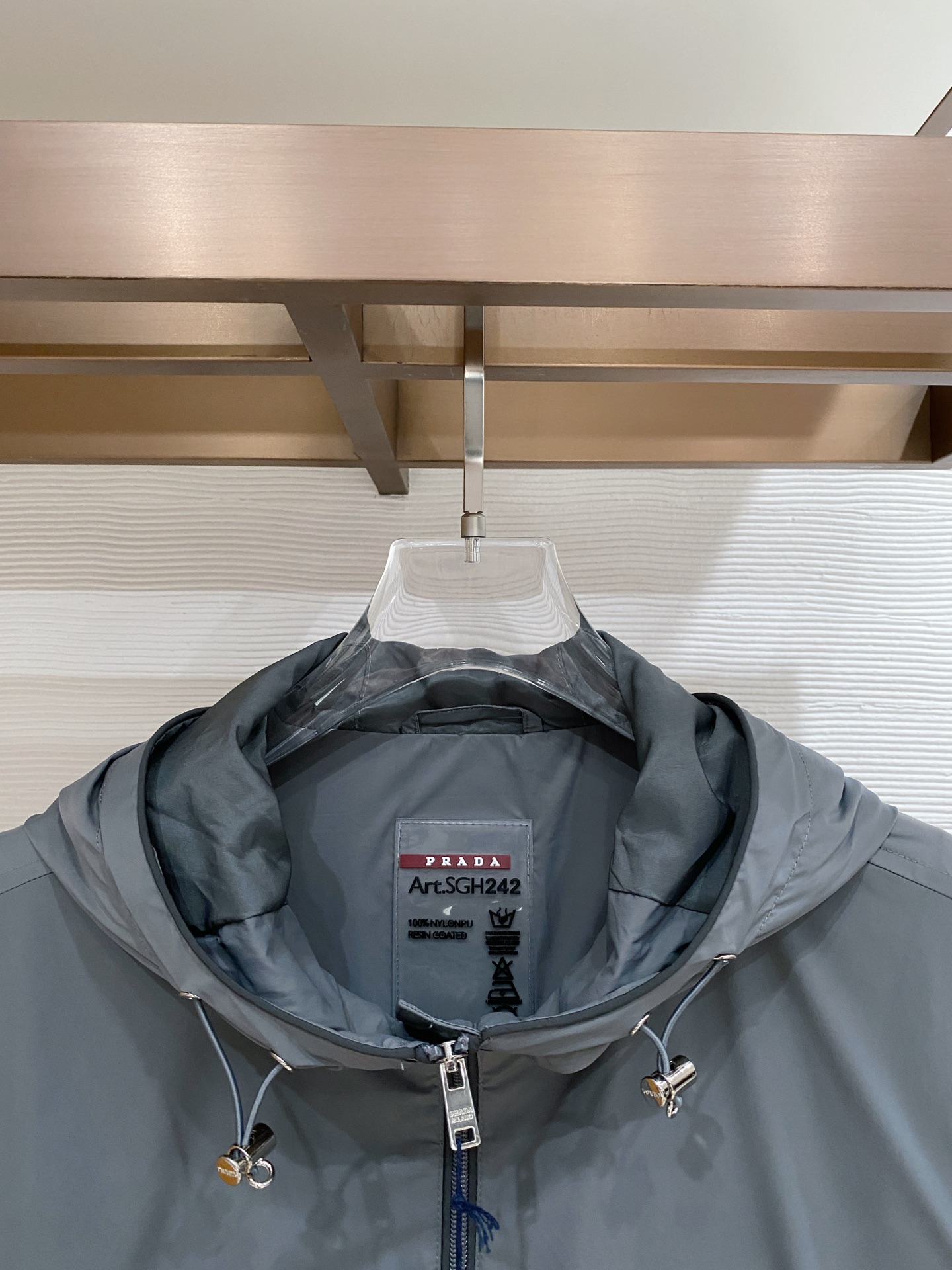 Prada 普拉达马甲 2026ss春季新款马甲夹克外套最新设计款 秀场新品‼品相非常完美，三标齐全色泽