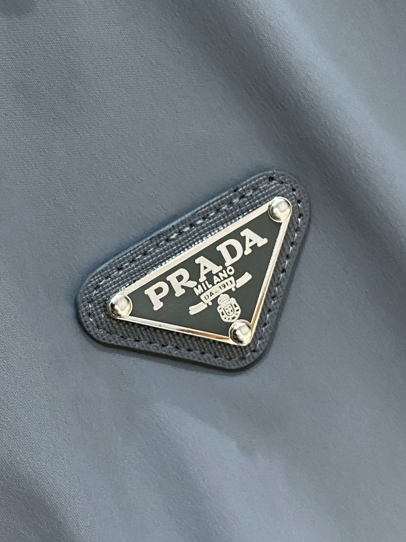 Prada 普拉达马甲 2026ss春季新款马甲夹克外套最新设计款 秀场新品‼品相非常完美，三标齐全色泽