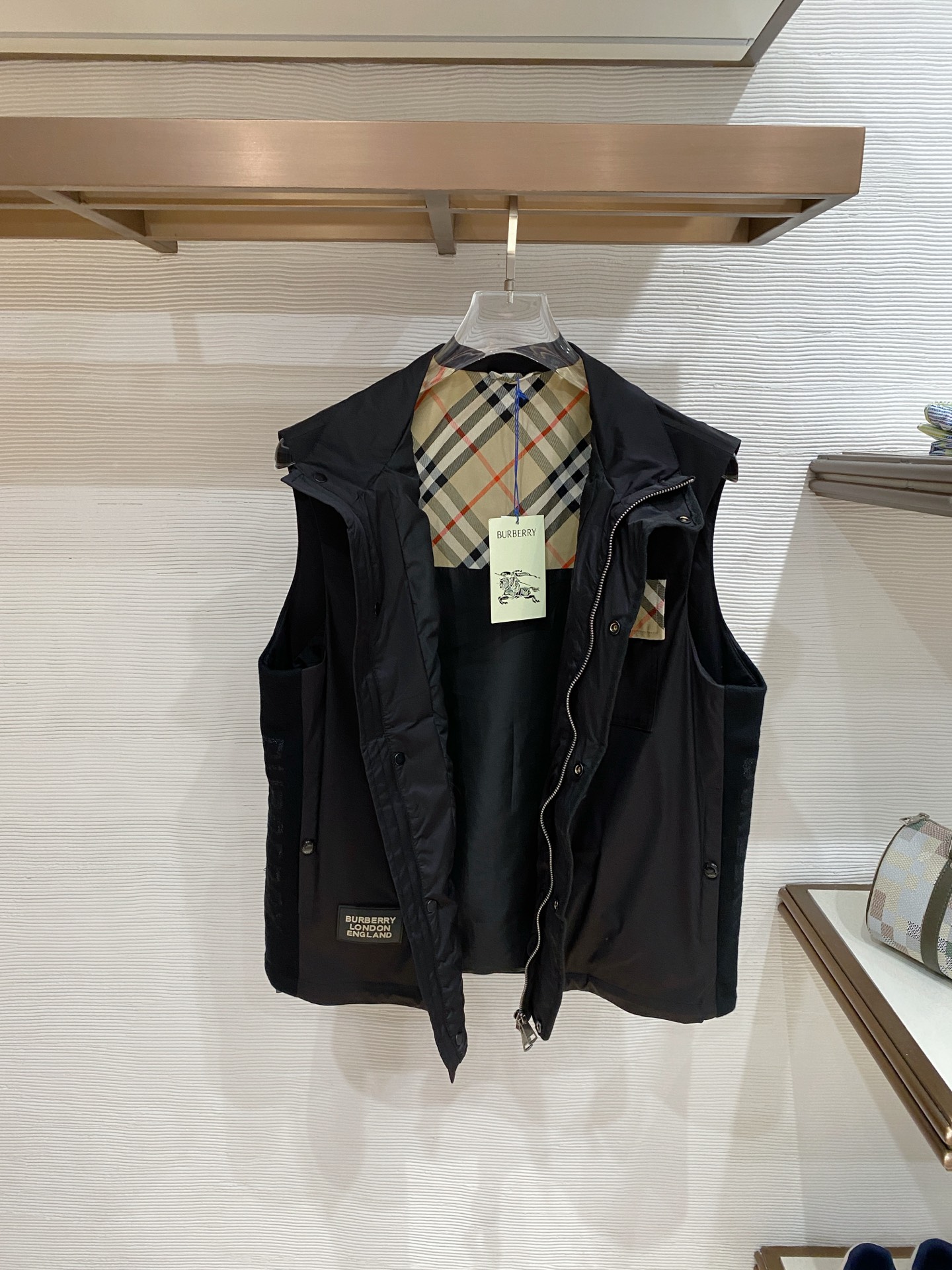 Burberry 巴宝莉马甲 2026SS春季新款马甲夹克外套最新设计款 秀场新品‼品相非常完美，三标齐
