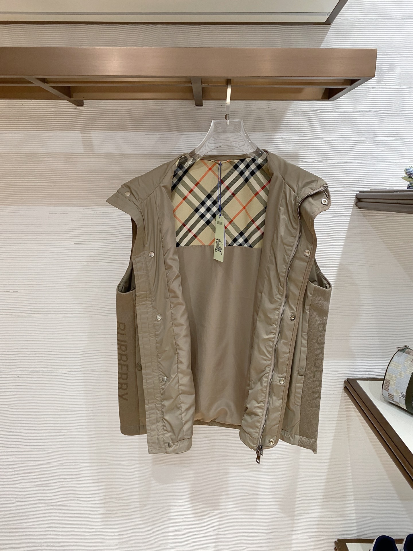 Burberry 巴宝莉马甲 2026SS春季新款马甲夹克外套最新设计款 秀场新品‼品相非常完美，三标齐