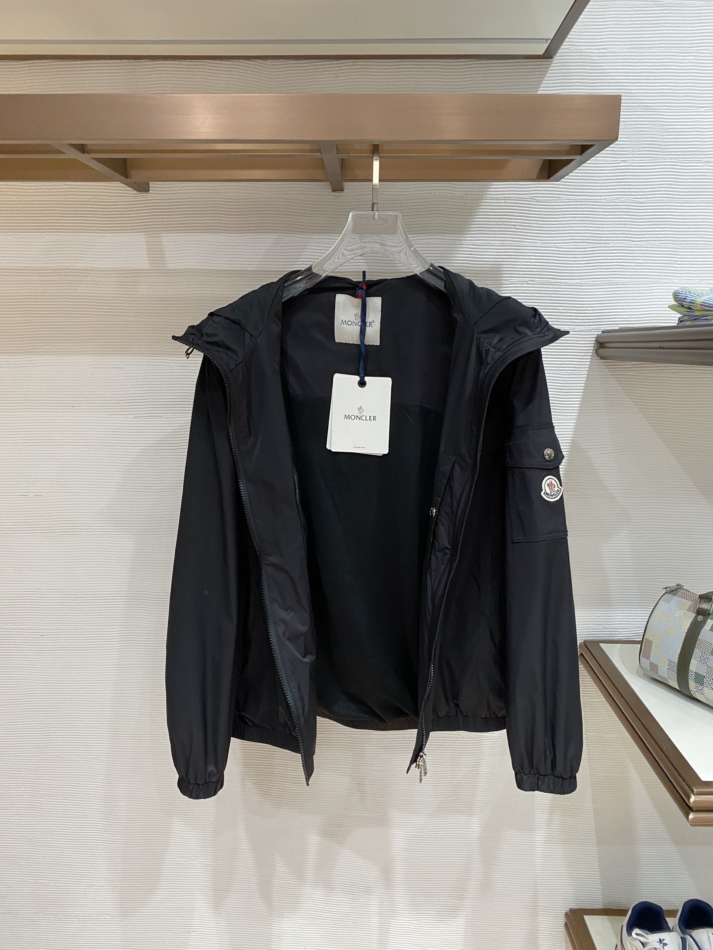 Moncler 蒙口 2026ss春季新款连帽夹克外套全高端版本！高定专柜面料辅料，透气舒适度高，细节无