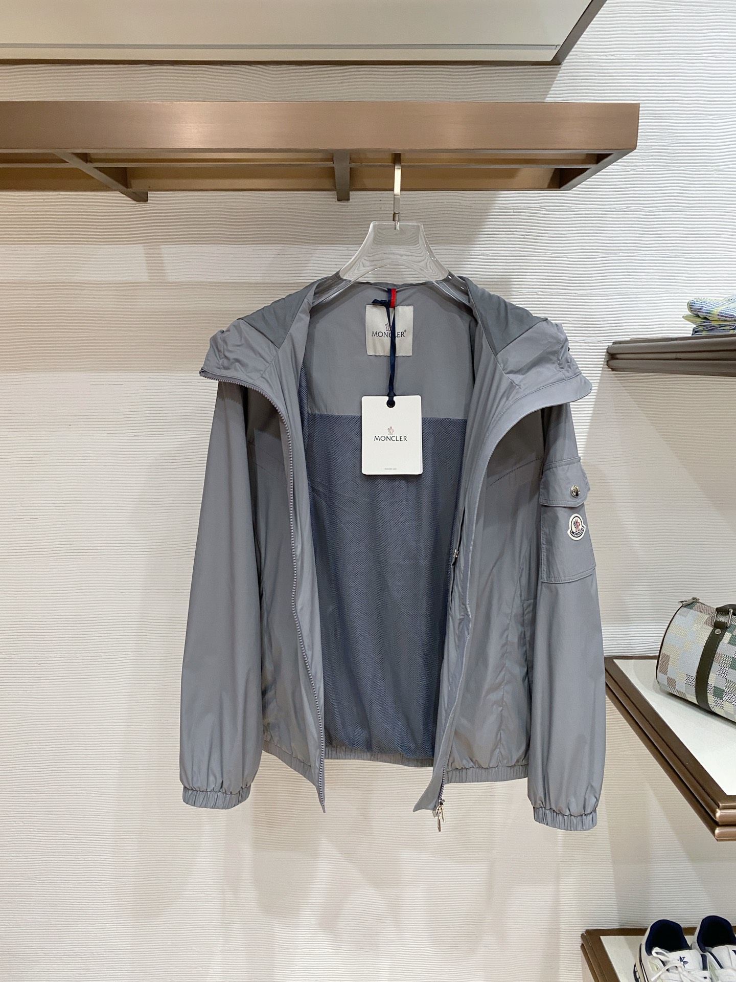 Moncler 蒙口 2026ss春季新款连帽夹克外套全高端版本！高定专柜面料辅料，透气舒适度高，细节无