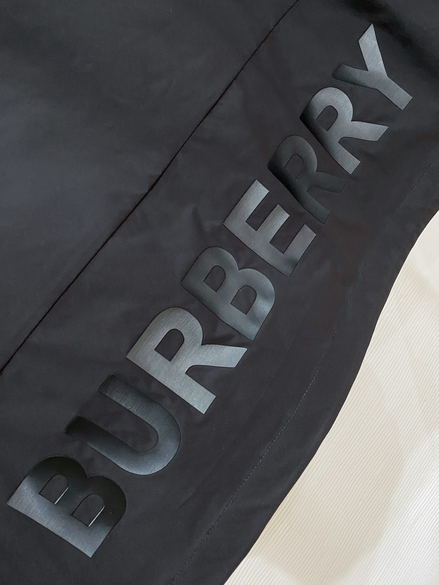 Burberry 巴宝莉 2026ss春季新款连帽夹克外套全高端版本！高定专柜面料辅料，透气舒适度高，细