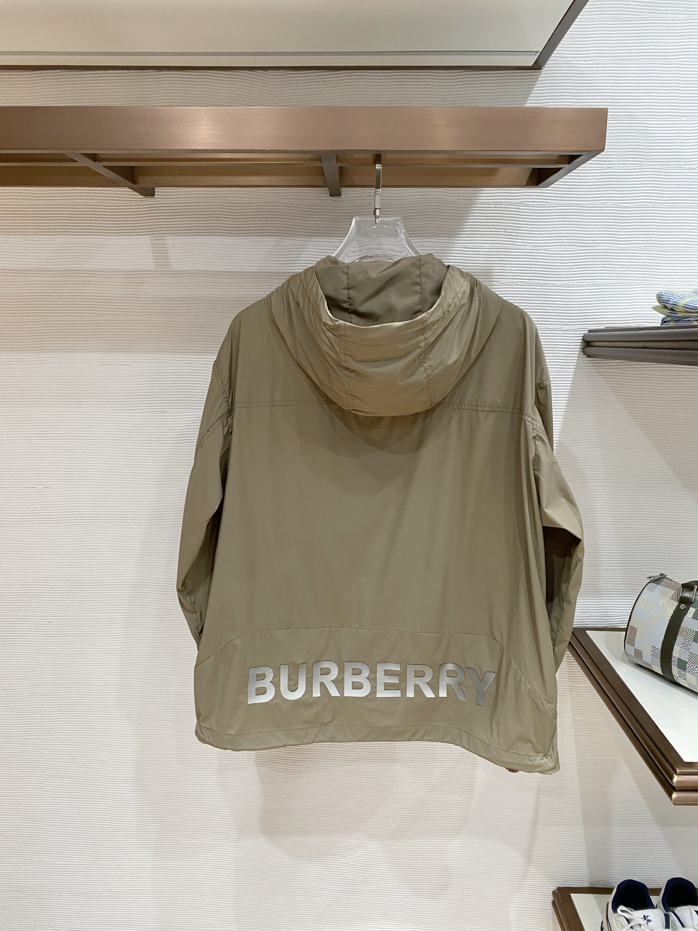Burberry 巴宝莉 2026ss春季新款连帽夹克外套全高端版本！高定专柜面料辅料，透气舒适度高，细