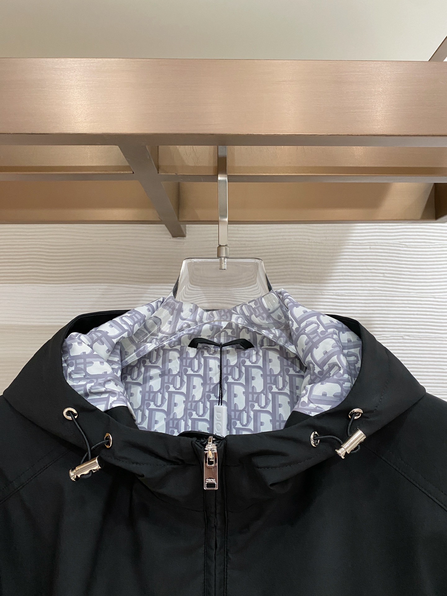 Dior 迪奥 2026ss春季新款连帽夹克外套全高端版本！高定专柜面料辅料，透气舒适度高，细节无可挑剔