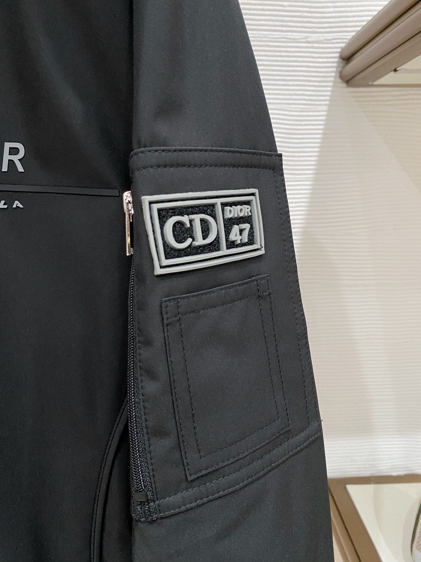 Dior 迪奥 2026ss春季新款连帽夹克外套全高端版本！高定专柜面料辅料，透气舒适度高，细节无可挑剔