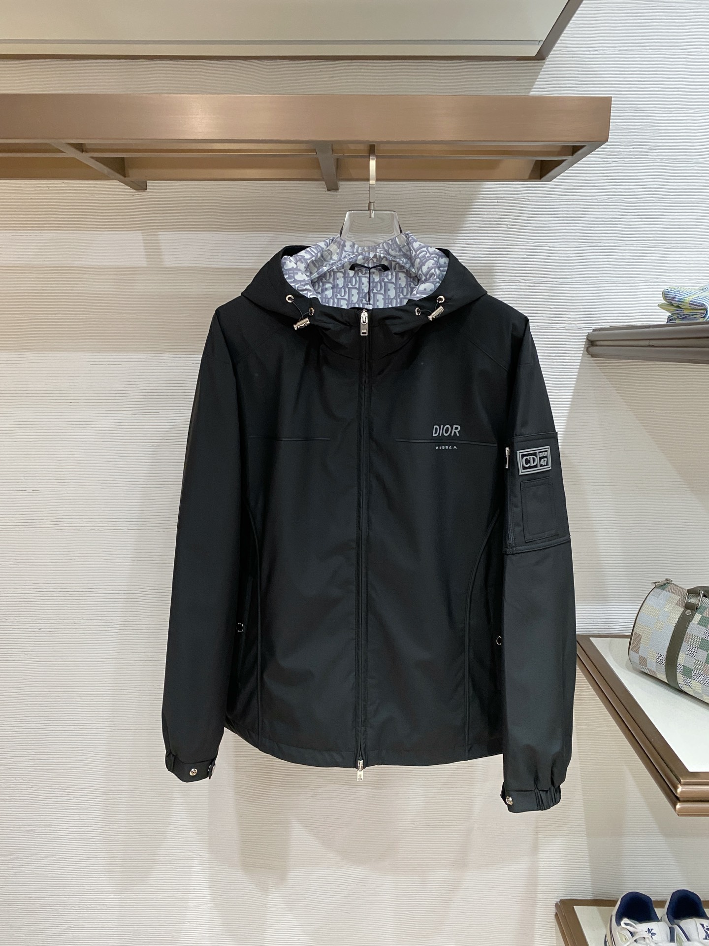 Dior 迪奥 2026ss春季新款连帽夹克外套全高端版本！高定专柜面料辅料，透气舒适度高，细节无可挑剔