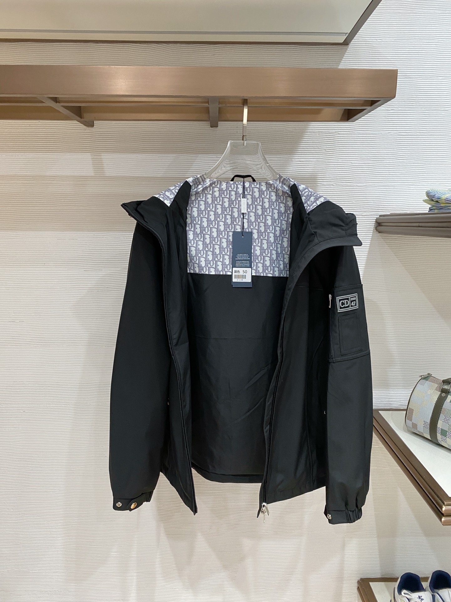 Dior 迪奥 2026ss春季新款连帽夹克外套全高端版本！高定专柜面料辅料，透气舒适度高，细节无可挑剔