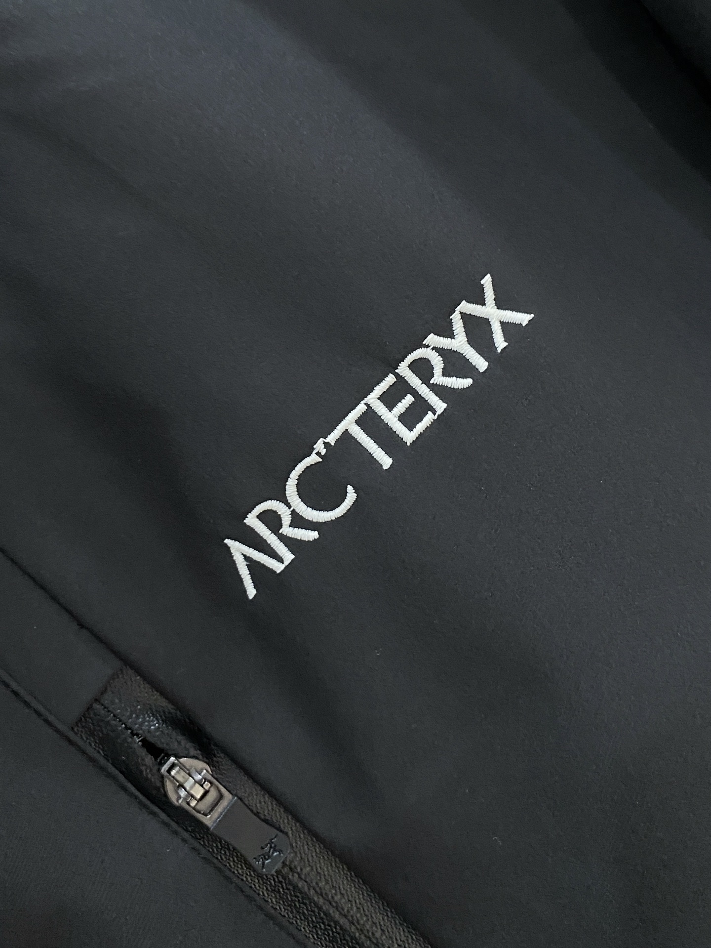 ARC TERYX 始祖鸟2026ss春季新款 官网同款男士夹克外套，原单三标齐全高端版本 定制面料 透